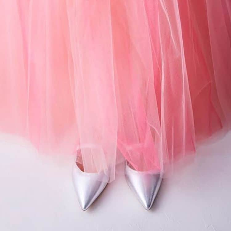 ルパートサンダーソンのインスタグラム：「F R I D A Y 💕 | Audrey Mary-Janes from our archive | 📸 @novaresewedding | #ThinkPink #WeddingShoes #WeddingPlanning #TGIF #BankHolidayWeekend #MaryJane #ShoeLove #RupertSanderson」