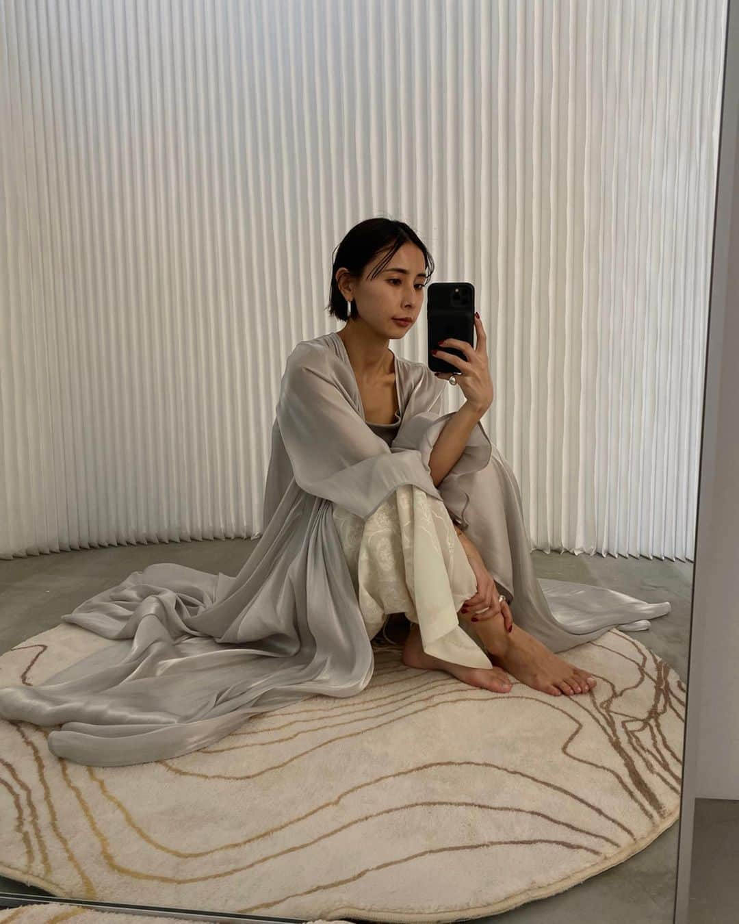 黒石奈央子さんのインスタグラム写真 - (黒石奈央子Instagram)「あめりふく . . . MEDI GATHER NEGLIGEE DRESS ¥22000+tax 5/26 . . メキシコできてたネグリジェドレス！この子はリバーシブルで、光沢のある方とマットサテンどちらも使える！ . .  @ameri_shinjuku @amerivintage @ameri_daikanyama @ameri.shinsaibashi #ameri#amerivintage #fashion #vintagefashion #coordinate#ootd#outfit#osanposnap #705_outfit #大人ファッション #大人コーディネート #大人スタイル #modestyle #modefashion#modecasual」5月22日 16時51分 - blackstone705