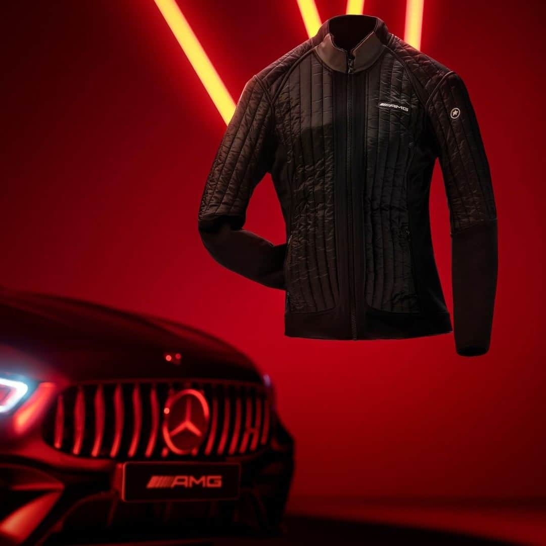 Mercedes AMGさんのインスタグラム写真 - (Mercedes AMGInstagram)「A jacket specifically designed for driving performance. The AMG Falljacket for women remains flexible and adapts to your movements while also keeping you warm.」5月22日 17時00分 - mercedesamg