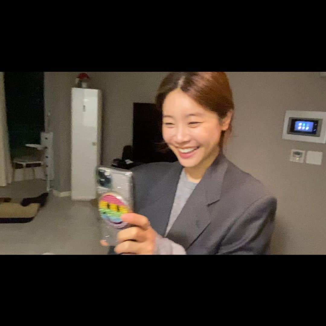 ソジン のインスタグラム：「고마워내사랑들🤣♥️🥳🥰 귀가와 동시에 행복🌼」