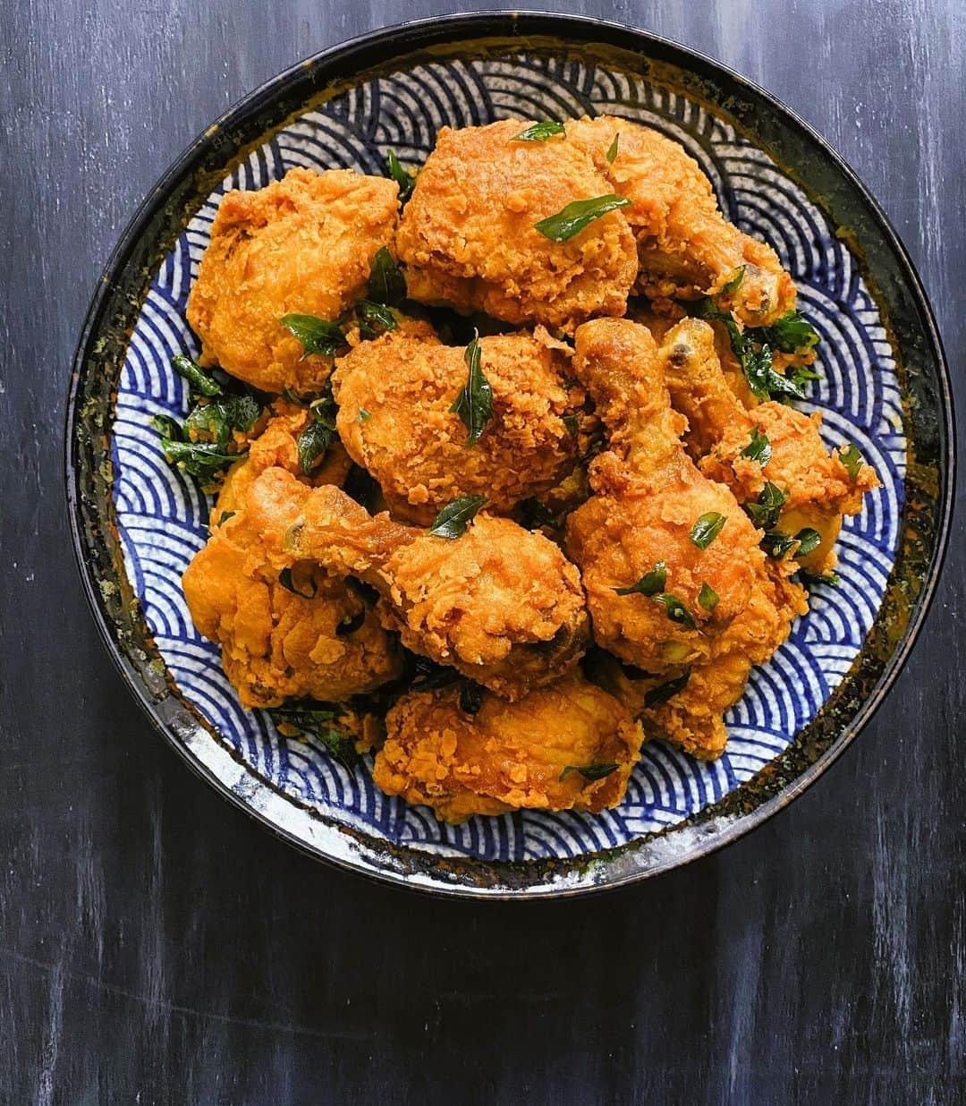 鄭碧瑩のインスタグラム：「Ayam Goreng @bongkersz . When I was a kid going to KFC were special occasions and probably the only few where we ate out.  My late father would make fried chicken at home which tastes way better than KFC, using Kentucky powder and evaporated milk. He would eat it with warm rice and us kids just plain without the need of any sauce or side dishes.  I never got the recipe from dad and I don’t think mum has it as well as fried chicken was pretty much his ‘territory’ and he was very protective of it.  After seeing Bong’s fried chicken it reminds me very much of what my dad used to do so I quickly ordered a few packs of tepung Bestari to try it out.  I still can’t taste much while healing after my surgery but @kvijaynathan confirmed it is nice “but different from KFC” with just the right amount of crispiness.  For the next batch probably I might experiment with an overnight buttermilk marinate and a minor adjustment to the coating.  For the recipe check out @bongkersz’s IGTV! . . . . #friedchicken #crispychicken #crispyfriedchicken #homecooking #sghomecooking #sghomecooks #fingerlickinggood #sgfood #sgfoodie #vsco #vscofood #vscofoodie #vscoedit #stayhome #cookmore #eatwell」