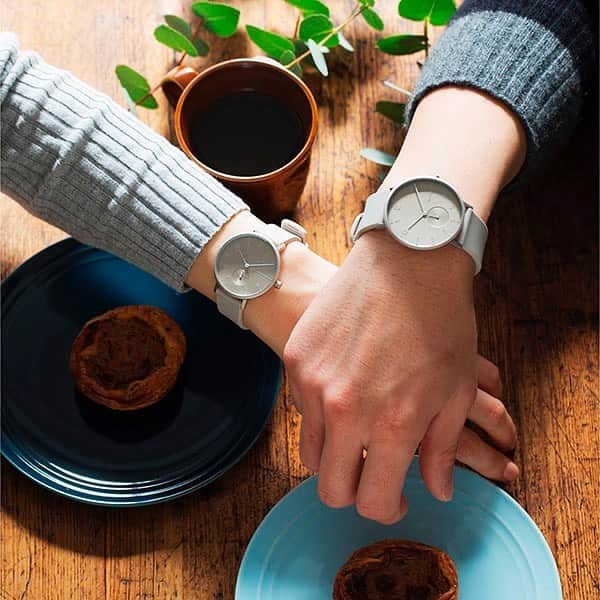 TiCTACさんのインスタグラム写真 - (TiCTACInstagram)「「SKAGEN」各¥14,000+tax  洗練された北欧デザインが魅力、デンマークのライフスタイルブランド、スカーゲン。ほっこりやさしい印象のモカベージュはTiCTAC別注カラー。ペアウォッチにもおすすめです。 ・ 二人の記念日にお揃いの腕時計を。一緒の時も離れている時もいつも身に着ける腕時計が二人の時間を繋ぎます。 ・ #skagen #スカーゲン #skagenwatch  #skagendenmark  #北欧デザイン #北欧スタイル #北欧時計 #tictac #watch #チックタック時計店 #時計 #腕時計 #pairwatch  #ペアウォッチ #お揃いの時計 #おそろいの時計 #腕時計の贈り物  #誕生日プレゼント時計  #記念日プレゼント時計 #シンプルスタイル  #シンプルデザイン #ヒュッゲな時間  #家族の時間 ・ 【店舗臨時休業のお知らせ】緊急事態宣言の延長に伴い多くの店舗が当面の間臨時休業しており、営業を再開した店舗につきましても時間を短縮して営業しております。オンラインストアにつきましては、お客様のご要望にお応えできるよう営業を継続しております。」5月22日 17時30分 - tictac_press