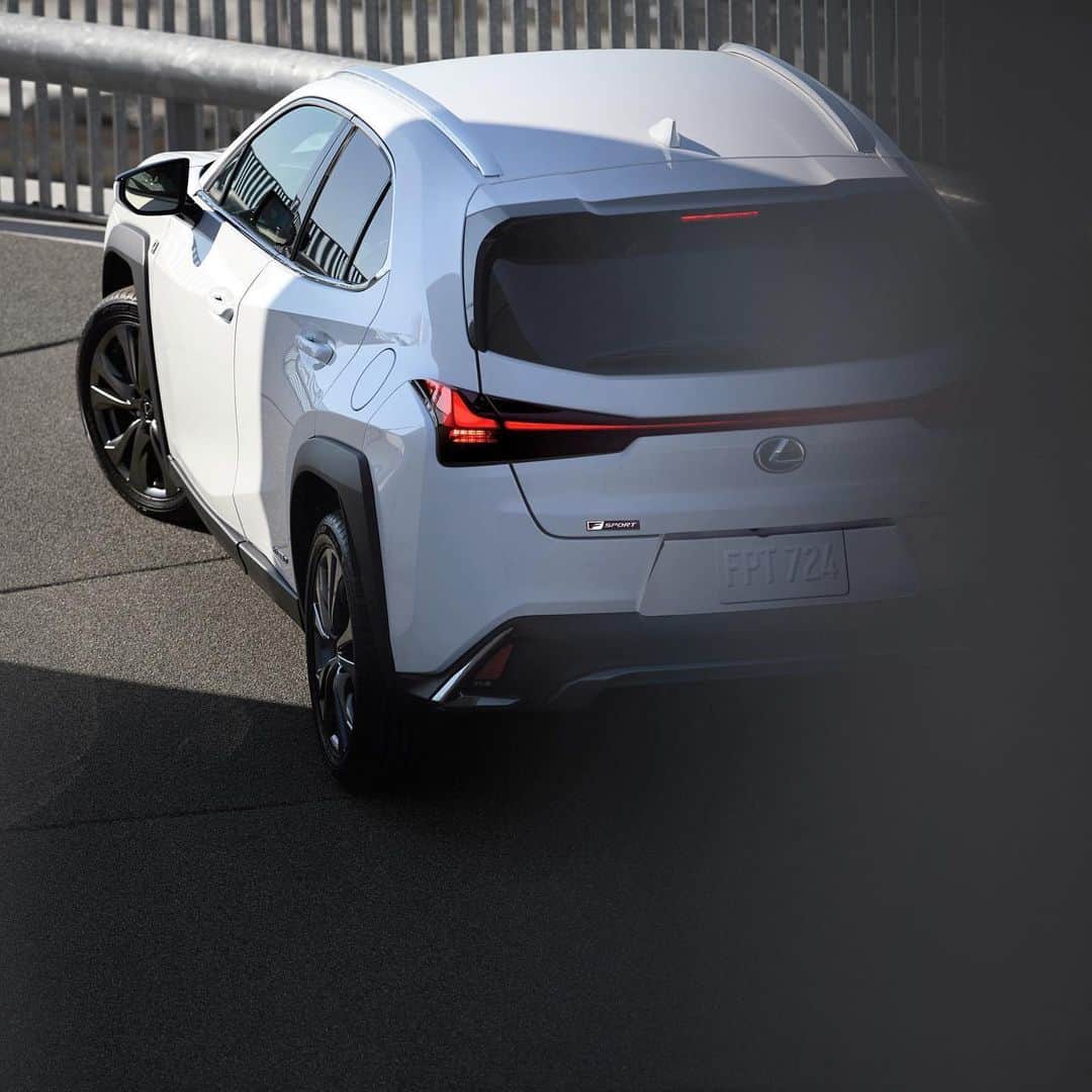 Lexus USAのインスタグラム：「Prepare to take turns as well as you do compliments. #LexusUX 250h F SPORT」