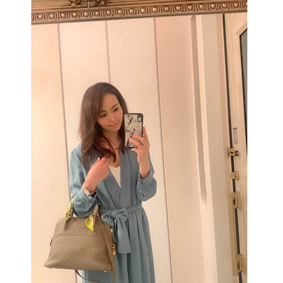 澤野井香里さんのインスタグラム写真 - (澤野井香里Instagram)「ようやく京都も緊急事態解除になったので、近場に少しだけお出かけ^ - ^﻿ 時間に追われない自粛生活に慣れすぎて、普通の生活に戻れるかが逆に不安だったり笑﻿ ﻿ 新しく届いたばかりの5月20日に発売された夏らしく新しいゴールドの腕時計　@danielwellington ✨﻿ ﻿ コーデに映える様にミントブルーのオールインワンに合わせて♪﻿ とても使いやすくて、子供と一緒の時にも気兼ねなく使えるからデイリー使いにも♡﻿ ﻿ DW公式サイトで使えるクーポンコードがあるので載せておきます(*^^*)﻿ ﻿ 15％OFFクーポンコード：kaori6（2020/7/15まで有効）﻿ ﻿ #ks_20✨ #ママコーデ　#コーディネート　#ダニエルウェリントン　#DW新作　#腕時計　#check1839」5月22日 9時18分 - kaori_sawanoi