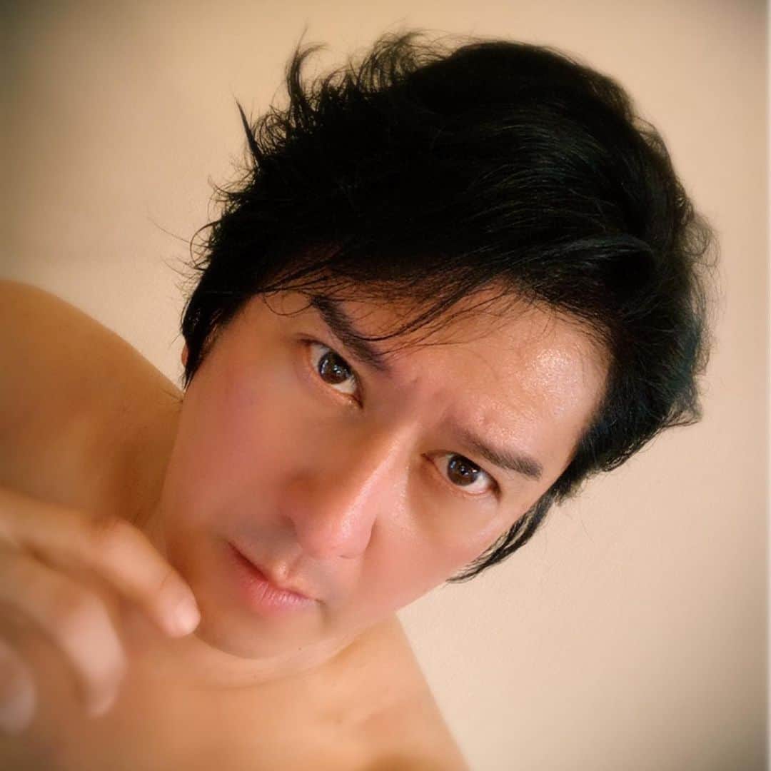 川崎麻世さんのインスタグラム写真 - (川崎麻世Instagram)「髪伸びた君だなー💦 三ヶ月近く美容院に行ってない。 この調子で行くとおかげさまでハゲないな💦」5月22日 9時27分 - mayokawasaki