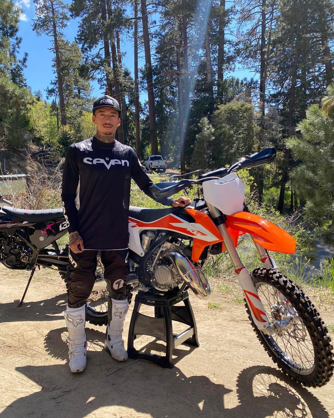 ナイジャ・ヒューストンのインスタグラム：「I bought a Two Stroke😊」