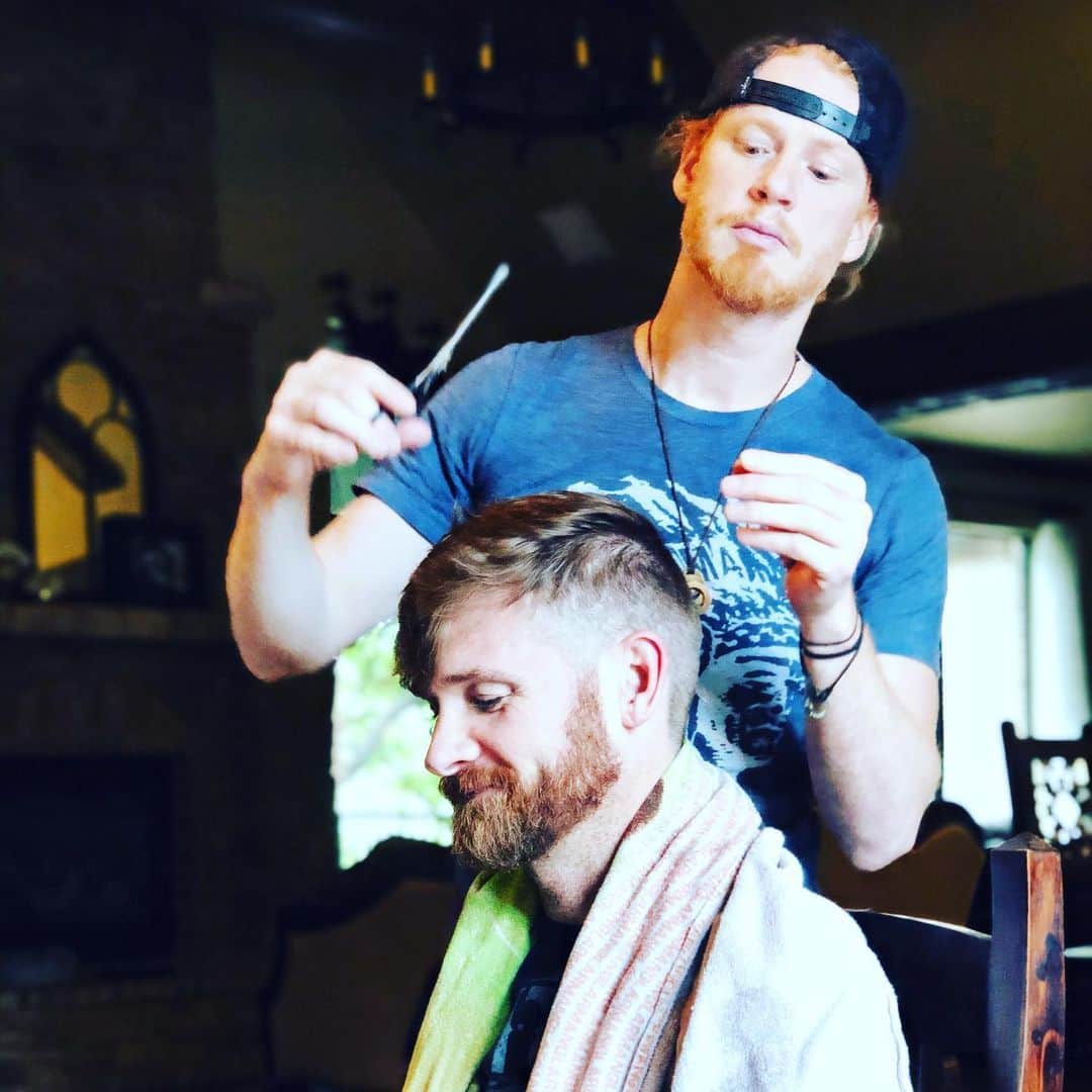 ヒンダーのインスタグラム：「@codemanhan completing his final assignment on @marshal_dutton during the last semester of Hinder Beauty Academy. He might want to hide his report card. 💈 🤘🏽」