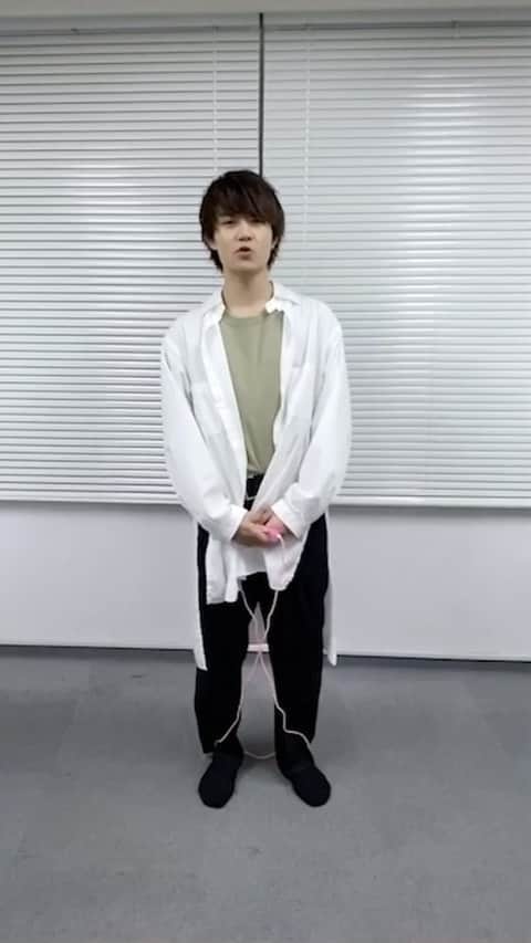 M!LKオフィシャルInstagramのインスタグラム：「本日は「佐野式健康なわとび」🏃‍♂️ 周りの物に注意して、安全にやりましょう🗽 みなさんもスマホで曲を流しながら、おうち時間を楽しく🏠🎵 #MILK体操 #サラブレッド御曹司CITYBOY #佐野勇斗」