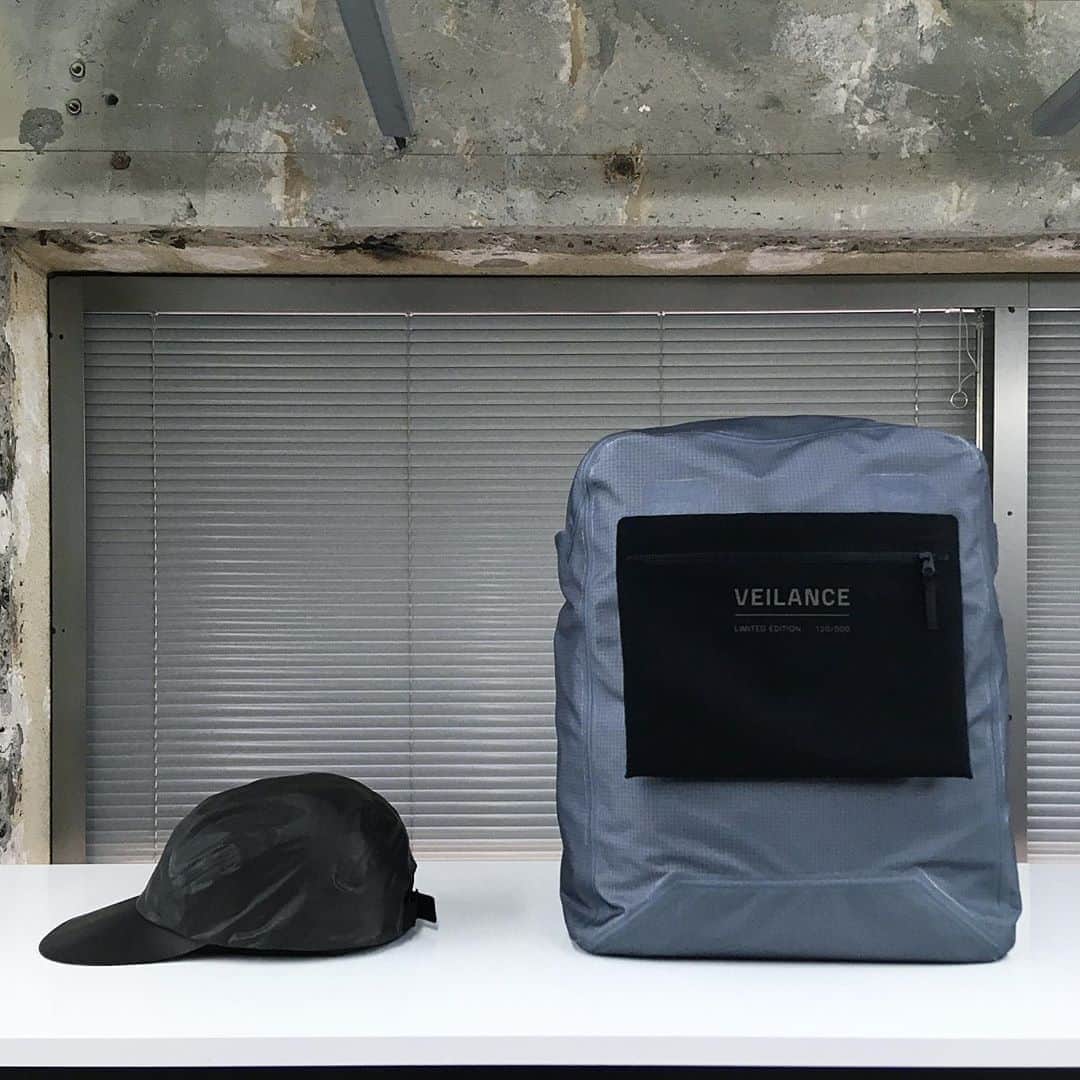 のインスタグラム：「ARC’TERYX VEILANCE Special Limited Items in stock at ELIMINATOR online store. . ▪︎Stealth Cap ( GORE-TEX®︎ INFINIUM SHAKEDRY ) [Exclusive Edition] . ▪︎Seque Tote Bag ( GORE-TEX®︎ Pro shell ) [Limited Edition] . #arcteryxveilance #veilance #arcteryx #goretex #gotetexpro #function #newcollection #limitededition #urbanwear #urbanfashion #urbanprotection #20ss #ss20 #ss2020collection collection #mensfashion #menswear #military #uniform #eliminator #tokyo #daikanyama #techwear #urbantech #mensselectshop #infinium #shakedry」