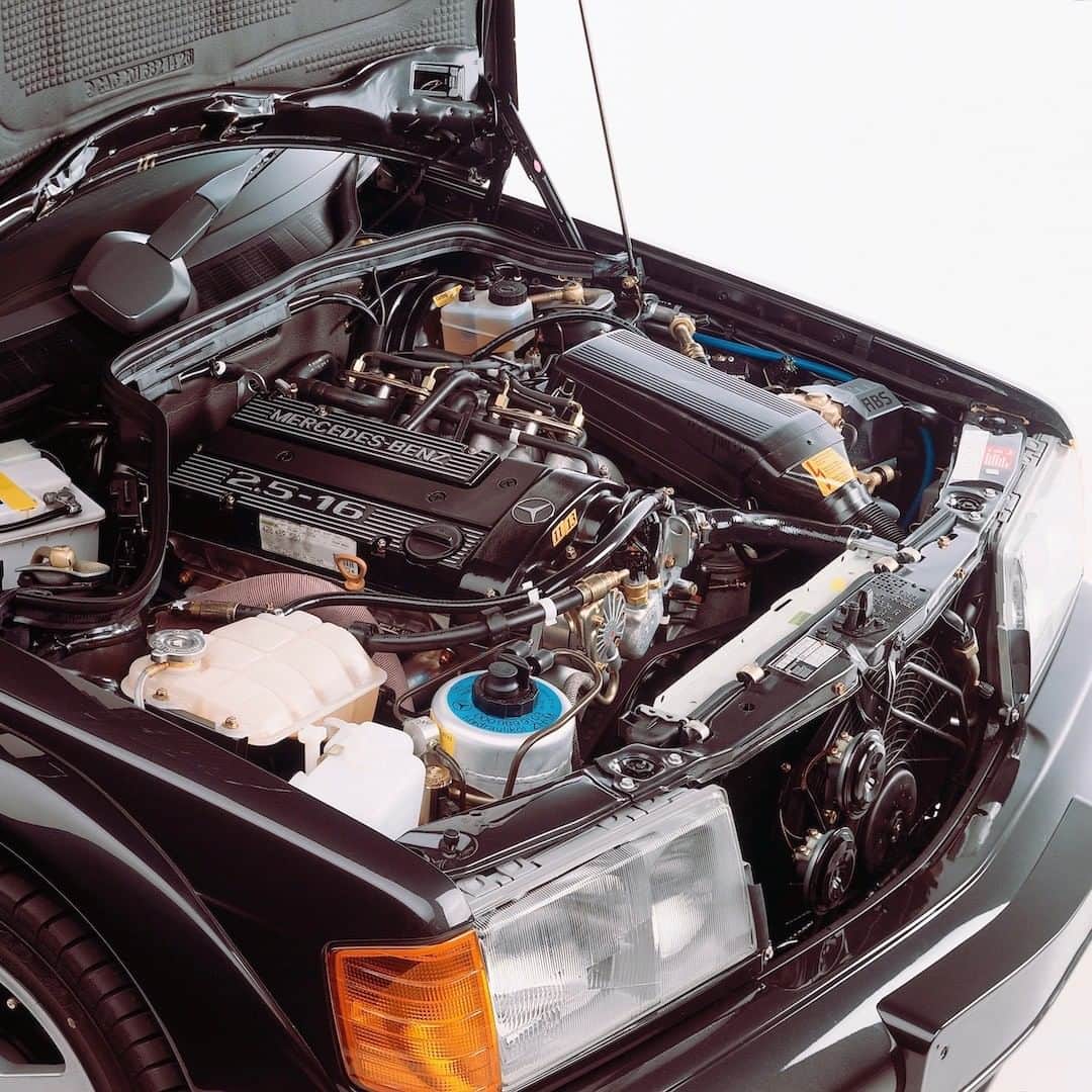 メルセデス・ベンツさんのインスタグラム写真 - (メルセデス・ベンツInstagram)「True beauty comes from within. 😍 A peek under the hood of the legendary Mercedes-Benz 190 E 2.5-16 Evolution II.  #MercedesBenz #MBClassic #190E #W201 #EVO2 #BabyBenz」5月22日 11時00分 - mercedesbenz
