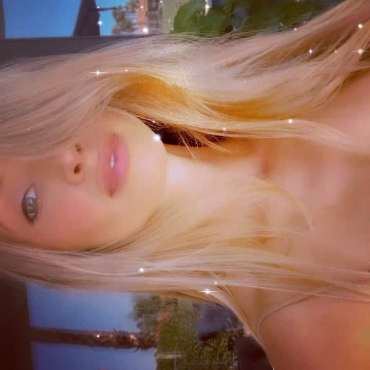 ブルック・バトラーのインスタグラム：「🌙✨」
