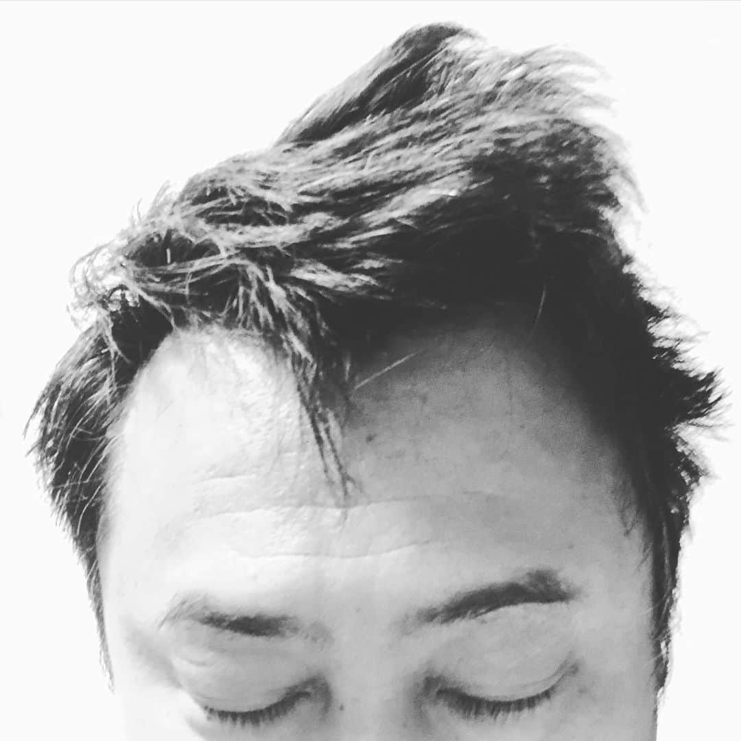 岩本勉さんのインスタグラム写真 - (岩本勉Instagram)「#寝起きワシ  今日のワシの気合いが髪型に反映されまくっとるわ(*≧∀≦*) アンニョ〜ン♪( ´θ｀)」5月22日 11時03分 - gun18gun18
