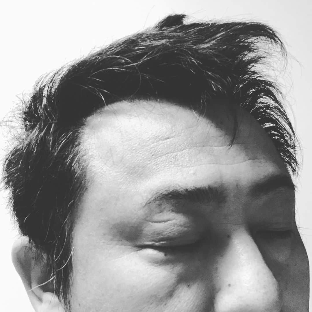 岩本勉さんのインスタグラム写真 - (岩本勉Instagram)「#寝起きワシ  今日のワシの気合いが髪型に反映されまくっとるわ(*≧∀≦*) アンニョ〜ン♪( ´θ｀)」5月22日 11時03分 - gun18gun18