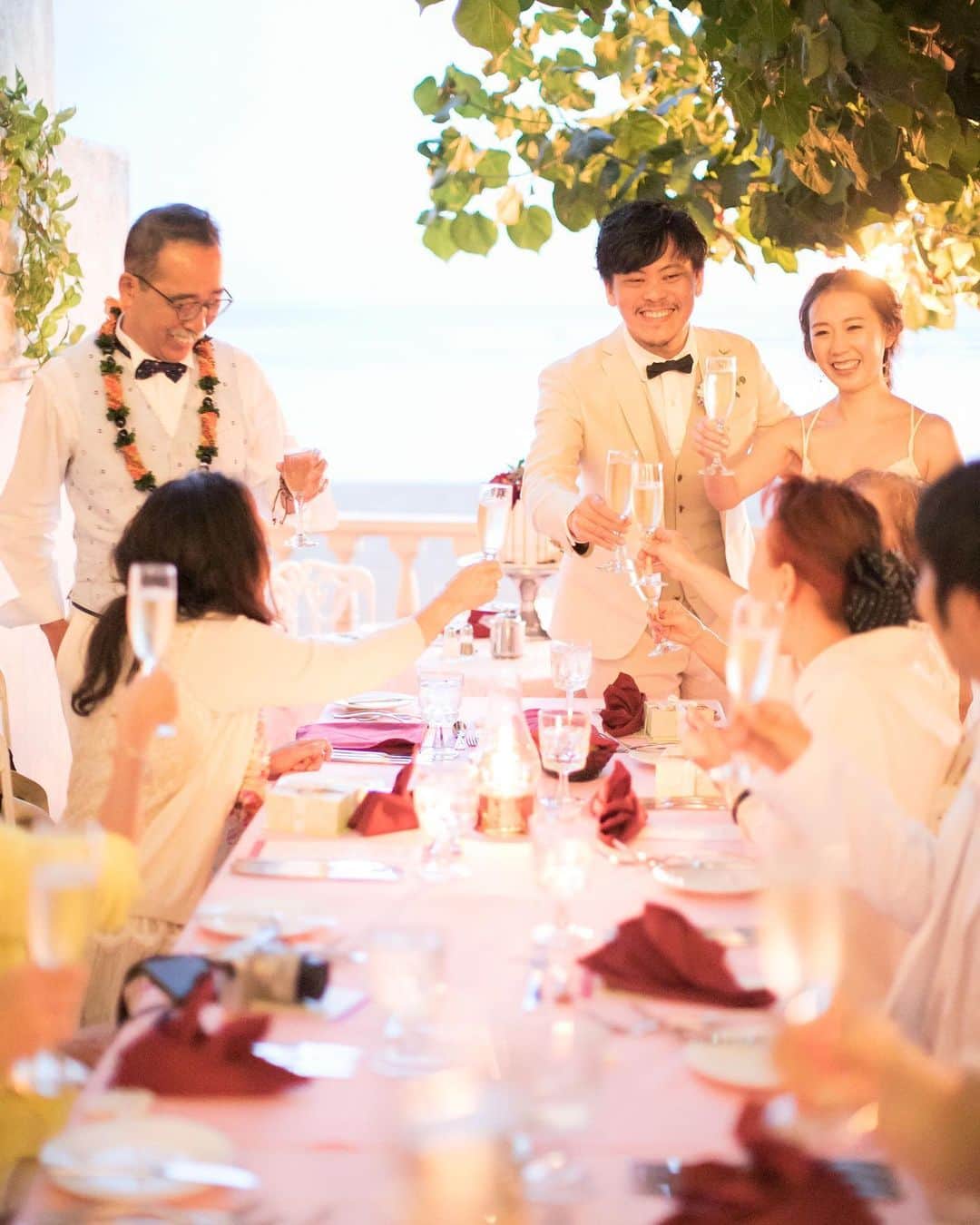 RealWeddingsさんのインスタグラム写真 - (RealWeddingsInstagram)「Real Weddingsでは、おふたりの思い描くウェディングのイメージをより具現化するため、ハワイに精通し数多くの挙式を手掛けるプランナーがトータルコーディネートしております。﻿ 現在、お電話・Skype・Zoomでのカウンセリングを行っておりますので是非お気軽にお問い合わせくださいませ。﻿ ﻿ Planning:@realweddings_hawaii﻿ Photo:@visionarijapan﻿  @jasondengphoto﻿ Cake:@weheartcakecompany﻿ ﻿ #ハワイ挙式#ハワイウェディング#ハワイ婚#リゾ婚#ハワイフォトツアー#ハワイ前撮り#ウェディングケーキ#リゾ婚ハワイ#プレ花嫁#ハワイウェディングプランナー#フォトウェディング#海外挙式#花嫁準備#日本中のプレ花嫁さんと繋がりたい#全国のプレ花嫁さんと繋がりたい#2020秋婚#2020冬婚#2021春婚#結婚式準備﻿ #hawaii#wedding#weddingcake#instawedding#instaphoto#hawaiiwedding#hawaiiweddingplanner#realweddings_hawaii」5月22日 11時25分 - realweddings_hawaii