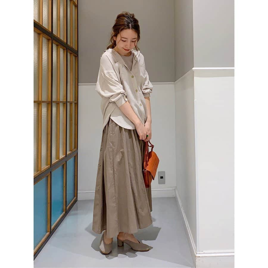 レプシィムさんのインスタグラム写真 - (レプシィムInstagram)「.﻿ 【COLOR VOILE SKIRCHO】﻿ #レプシィムのカラーボイルスカーチョ をさまざまな方が着こなすSNAP企画📸﻿ ﻿ vol.3はLEPSIMスタッフがコーディネートをご紹介。﻿ 画像をスワイプ☞ ﻿  スナップ企画の一覧はこちら▶︎ #lepsim_snap ﻿ 商品詳細は商品タグor TOPページのURLからご覧いただけます。▶︎ @lepsim_official﻿ ﻿ #LEPSIM #レプシィム #simple #シンプル #コーデ #ママコーデ #今日のコーデ #大人コーデ #シンプルコーデ #大人カジュアル #ママファッション #おうち時間 #春コーデ #春服コーデ #春服 #きれいめコーデ #きれいめカジュアル #夏コーデ #夏服 #夏服コーデ #夏カラー #リラックスコーデ #スカーチョ #おうち服 #おうちコーデ #ご近所コーデ #リラックス」5月22日 11時36分 - lepsim_official