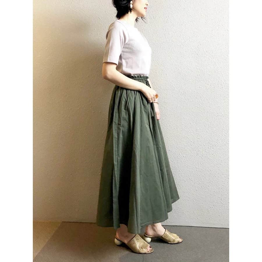 レプシィムさんのインスタグラム写真 - (レプシィムInstagram)「.﻿ 【COLOR VOILE SKIRCHO】﻿ #レプシィムのカラーボイルスカーチョ をさまざまな方が着こなすSNAP企画📸﻿ ﻿ vol.3はLEPSIMスタッフがコーディネートをご紹介。﻿ 画像をスワイプ☞ ﻿  スナップ企画の一覧はこちら▶︎ #lepsim_snap ﻿ 商品詳細は商品タグor TOPページのURLからご覧いただけます。▶︎ @lepsim_official﻿ ﻿ #LEPSIM #レプシィム #simple #シンプル #コーデ #ママコーデ #今日のコーデ #大人コーデ #シンプルコーデ #大人カジュアル #ママファッション #おうち時間 #春コーデ #春服コーデ #春服 #きれいめコーデ #きれいめカジュアル #夏コーデ #夏服 #夏服コーデ #夏カラー #リラックスコーデ #スカーチョ #おうち服 #おうちコーデ #ご近所コーデ #リラックス」5月22日 11時36分 - lepsim_official