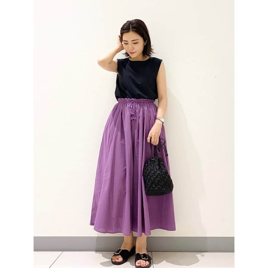 レプシィムさんのインスタグラム写真 - (レプシィムInstagram)「.﻿ 【COLOR VOILE SKIRCHO】﻿ #レプシィムのカラーボイルスカーチョ をさまざまな方が着こなすSNAP企画📸﻿ ﻿ vol.3はLEPSIMスタッフがコーディネートをご紹介。﻿ 画像をスワイプ☞ ﻿  スナップ企画の一覧はこちら▶︎ #lepsim_snap ﻿ 商品詳細は商品タグor TOPページのURLからご覧いただけます。▶︎ @lepsim_official﻿ ﻿ #LEPSIM #レプシィム #simple #シンプル #コーデ #ママコーデ #今日のコーデ #大人コーデ #シンプルコーデ #大人カジュアル #ママファッション #おうち時間 #春コーデ #春服コーデ #春服 #きれいめコーデ #きれいめカジュアル #夏コーデ #夏服 #夏服コーデ #夏カラー #リラックスコーデ #スカーチョ #おうち服 #おうちコーデ #ご近所コーデ #リラックス」5月22日 11時36分 - lepsim_official