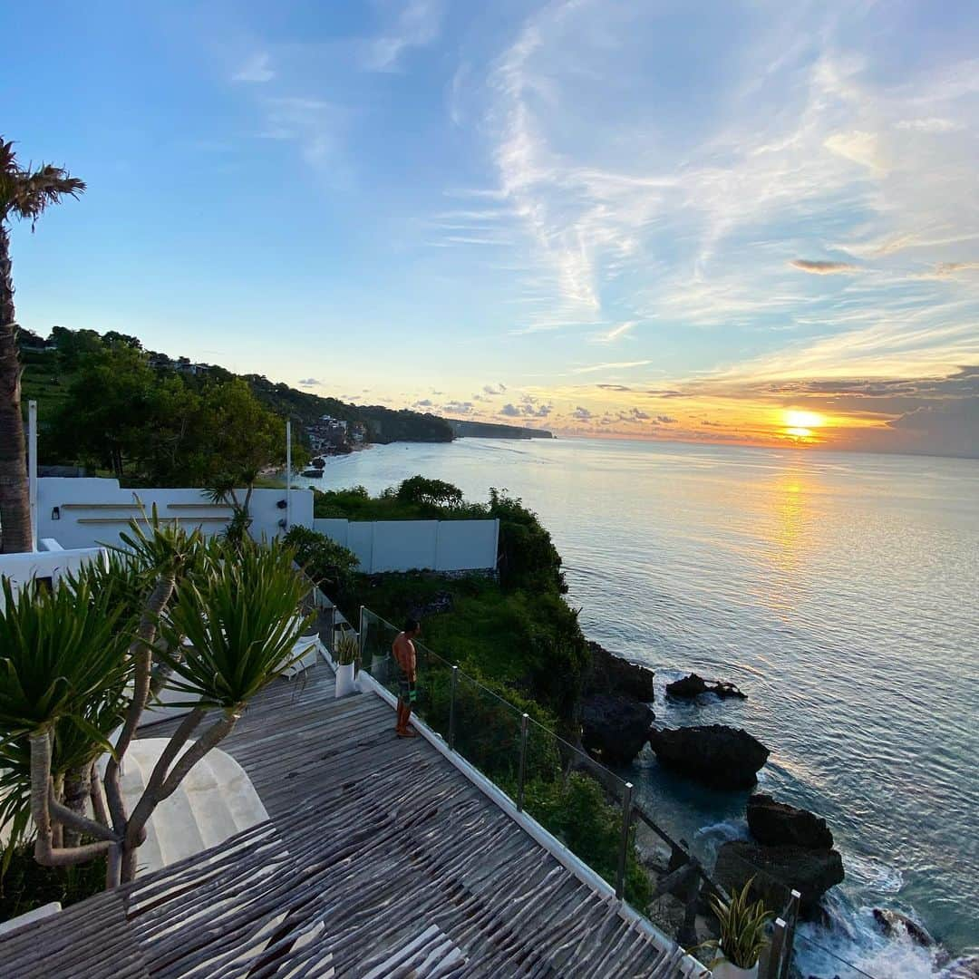 Isseki Nagaeさんのインスタグラム写真 - (Isseki NagaeInstagram)「Ulwatu Sunset  #sunset #surftrip #surfinglife #bali #uluwatu #surfinglife #restaurant #dinner  海外早く行きたい」5月22日 11時47分 - isseki_nagae