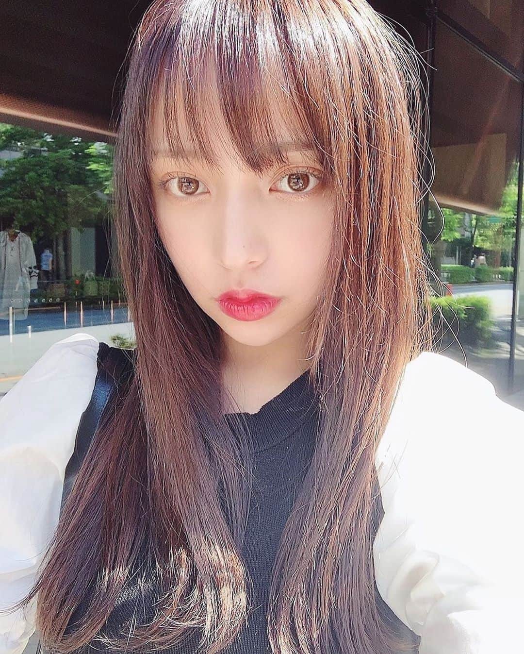 片山良平のインスタグラム：「pink ash👌  #repost @hirao_yumika ・・・ 久しぶりに髪を綺麗にしていただけてとても嬉しい💇🏼‍♀️🤍🤍 少し暖色が入ったアッシュでいつもよりガツンと暗めに。 外で見るとほんのりピンクでかわいいです🌷 (@ryohei_katayama) いつもありがとうございます😋 #newhair」