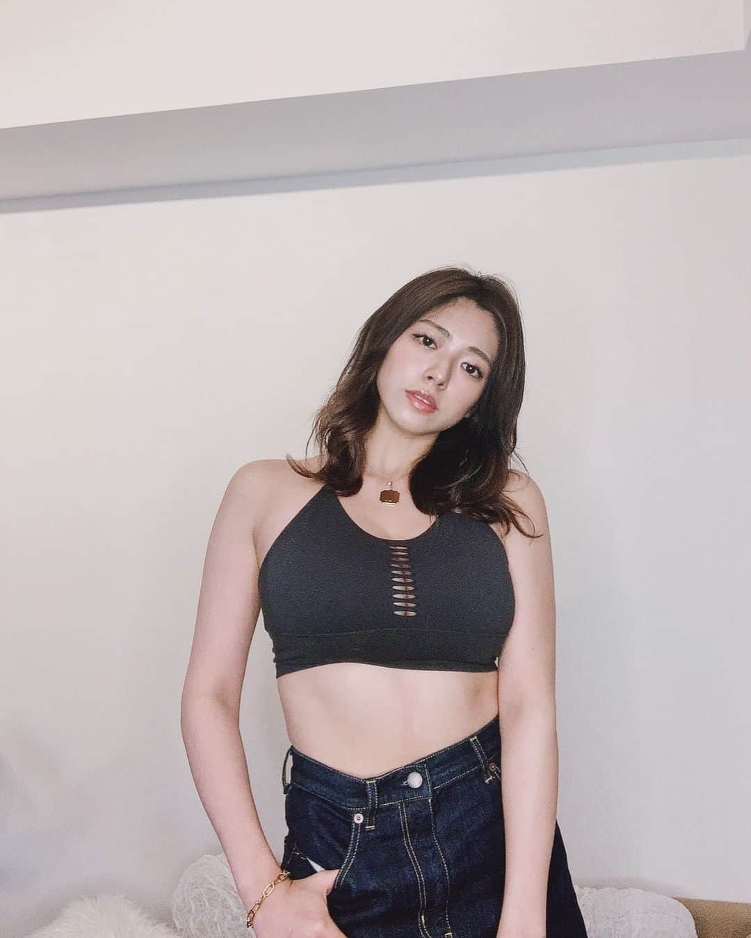 わちみなみのインスタグラム：「昨日夜テレビ朝日の﻿ 探シタラTVみていただけましたか？😌﻿ ﻿ 濡れたスポーツウェアの罰ゲーム考えたんだけど﻿ また考えたいな😂💕﻿ ﻿ これはTikTokのついでに撮りました。﻿ 脂肪を落としたいです😄﻿ ﻿ #探シタラT V﻿ #ウェア　#スポーツウェア　#tiktok﻿」