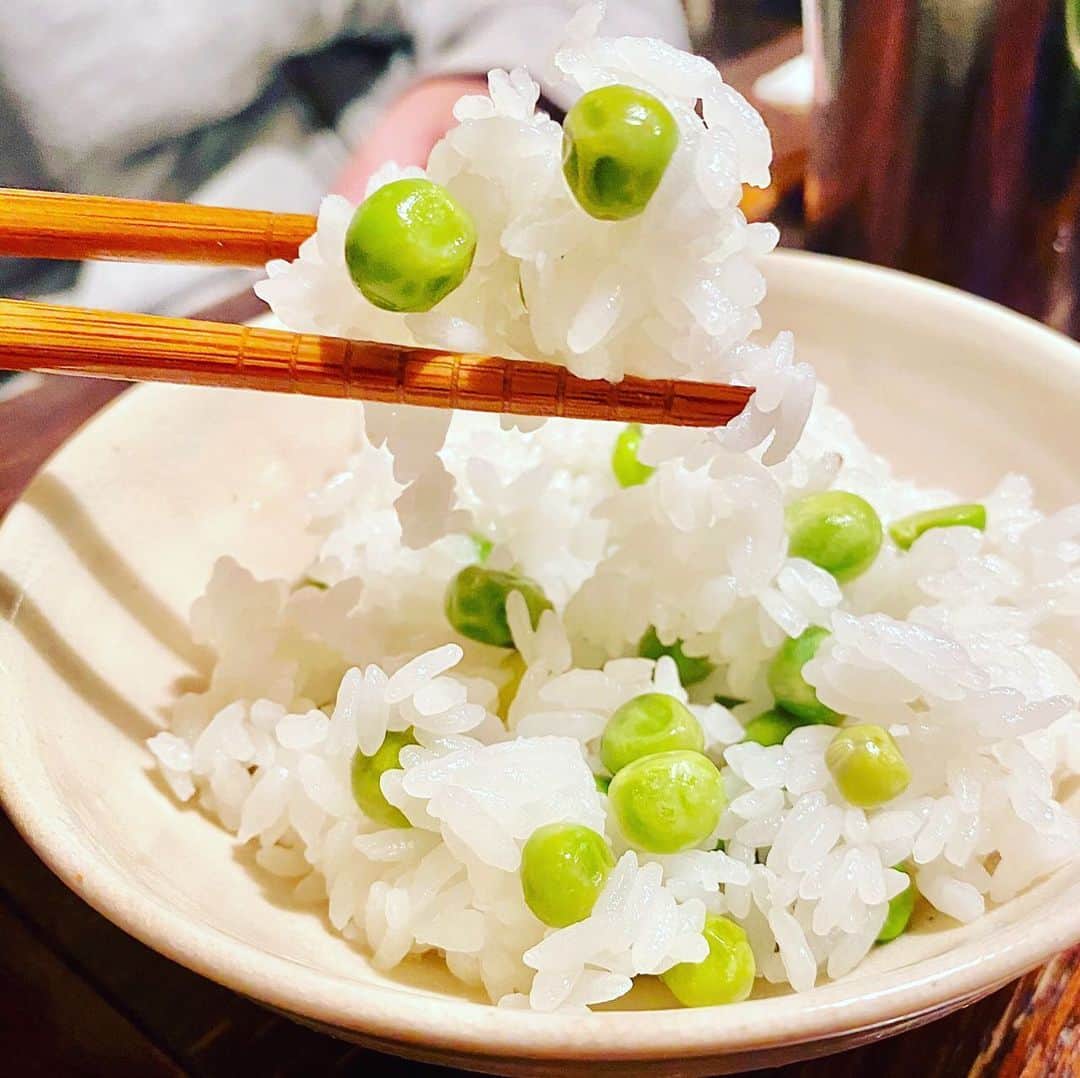佐野史郎のインスタグラム：「いただきもののエンドウ豆、グリーンピースご飯で美味しくいただきました🥢 缶詰のグリーンピースは苦手なのですが、なぜ、こうも違う⁉︎😆」