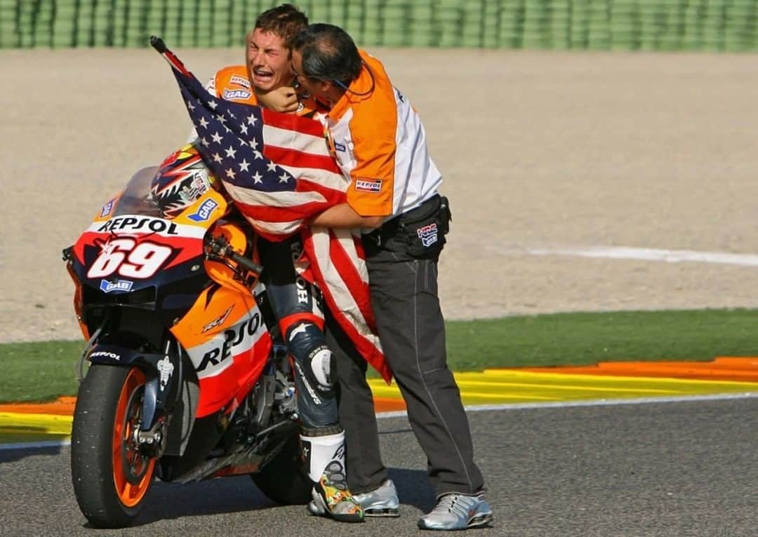 MotoGPさんのインスタグラム写真 - (MotoGPInstagram)「Three years, Nicky. You're inspiring a generation just as much today as you did then #RideOnKentuckyKid」5月22日 18時01分 - motogp