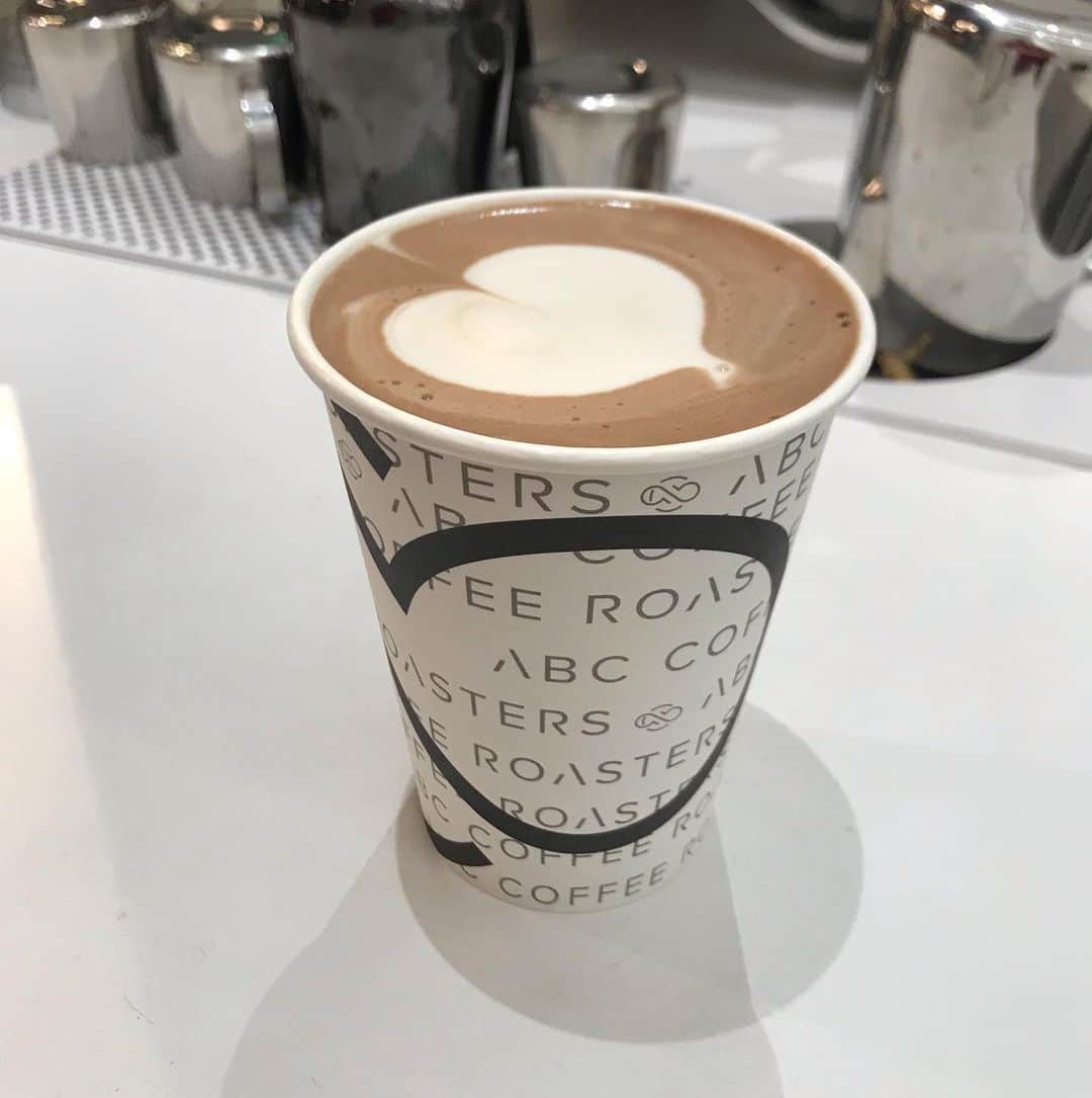 ティファニー・ザホースキさんのインスタグラム写真 - (ティファニー・ザホースキInstagram)「Coffee appreciation post..☕️✨ ⠀ I’m not afraid to say I LOVE COFFEE. In other words I am definitely a coffee addict 😅👌🏻 ⠀⠀One thing Icant wait you do is go to a cute and cozy coffee place, enjoy the smell of ground coffee beans while I sip on a delicious foamy oat milk latte.. 🥰😍 Here are just a few photos to entice you ☺️ ⠀ How much do you love coffee? And what’s your favorite thing to order? 🤗 Let me know in the comments 🙌🏻 ⠀ Enjoy your day 😌☀️」5月22日 17時56分 - tiffytaz