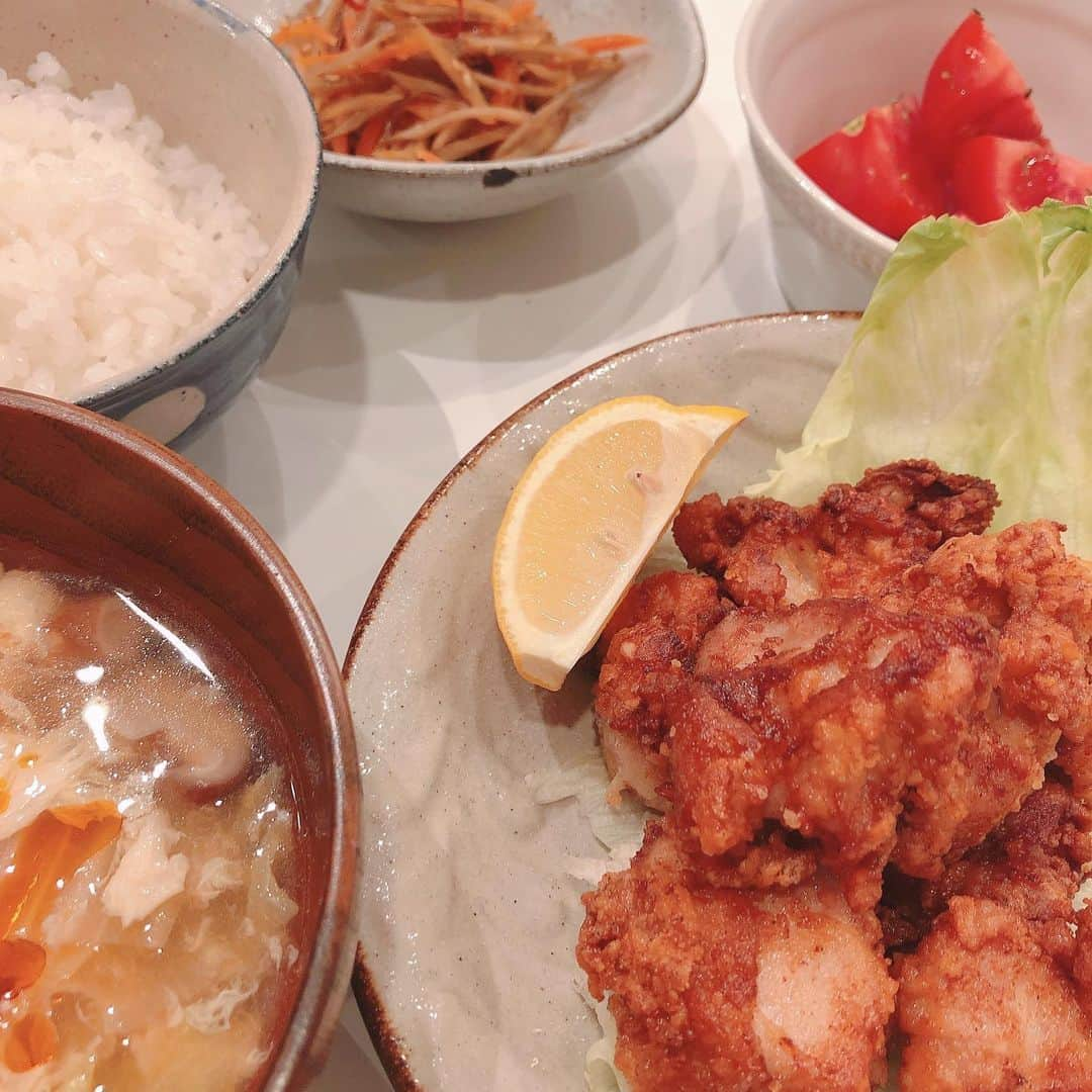 高橋里帆さんのインスタグラム写真 - (高橋里帆Instagram)「最近、鶏肉料理ブーム✨ おつまみまでもが〜💦 ヘルシーなので沢山食べても罪悪感がないのも嬉しい💕  自粛中に、料理のレパートリーが少し増えました☺️ 皆さんは、どんな料理にハマってますか？？？ #鶏肉料理#とりにく#料理#レパートリー#ヘルシー#おつまみ」5月22日 12時48分 - takahashi.riho