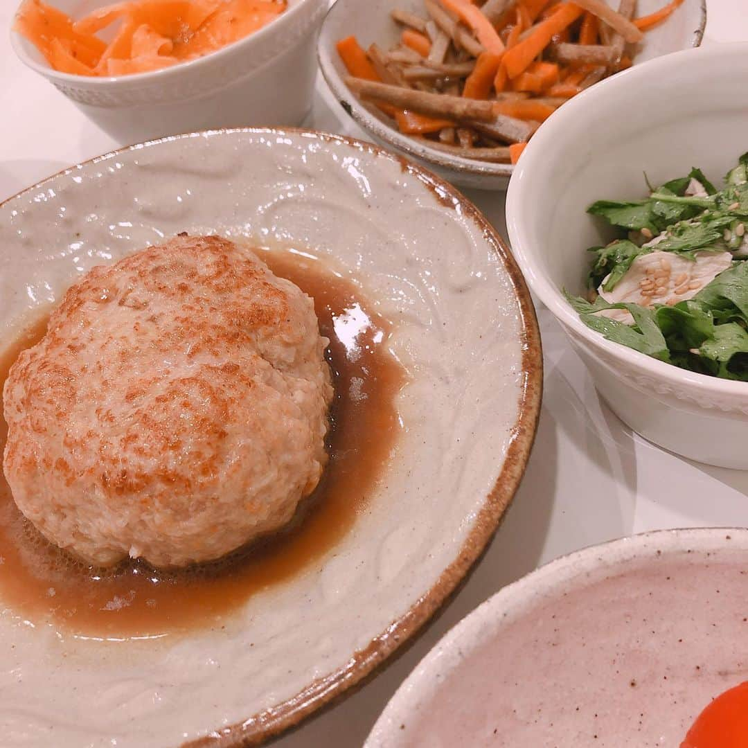 高橋里帆さんのインスタグラム写真 - (高橋里帆Instagram)「最近、鶏肉料理ブーム✨ おつまみまでもが〜💦 ヘルシーなので沢山食べても罪悪感がないのも嬉しい💕  自粛中に、料理のレパートリーが少し増えました☺️ 皆さんは、どんな料理にハマってますか？？？ #鶏肉料理#とりにく#料理#レパートリー#ヘルシー#おつまみ」5月22日 12時48分 - takahashi.riho