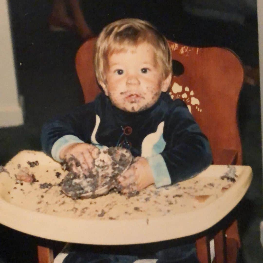 ジェフリー・バトルのインスタグラム：「#tbt to when I used to eat like an animal.  Haha, just kidding, I still do!」