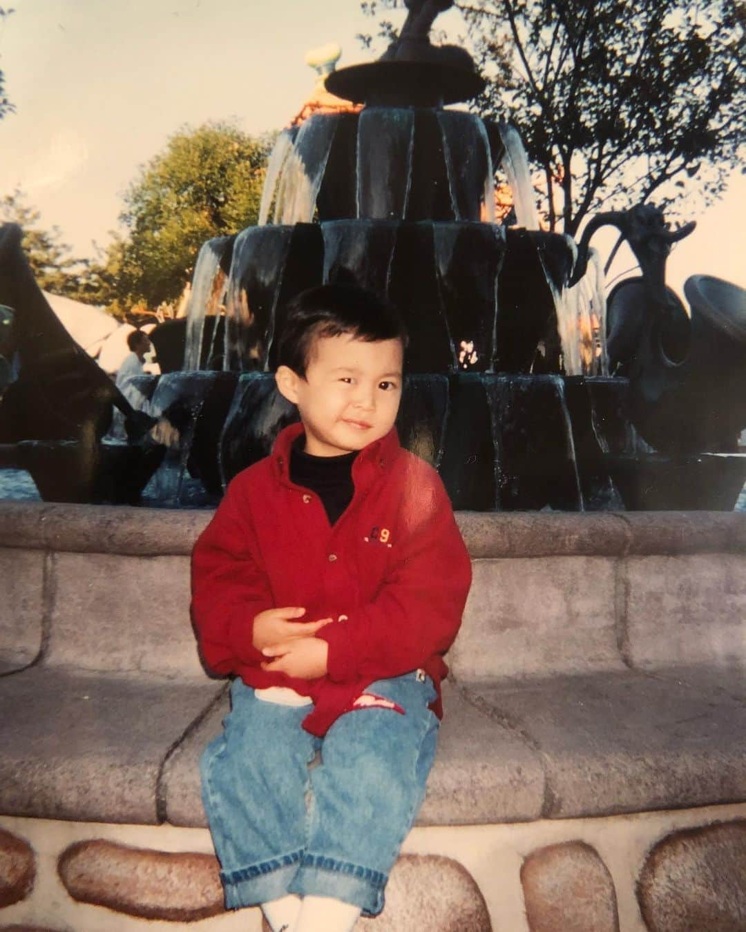 花田優一のインスタグラム：「、﻿ そーゆーこっちゃ﻿ ﻿ ﻿ かかってこいっ！！﻿ ﻿ #childhood #usagainsttheworld」