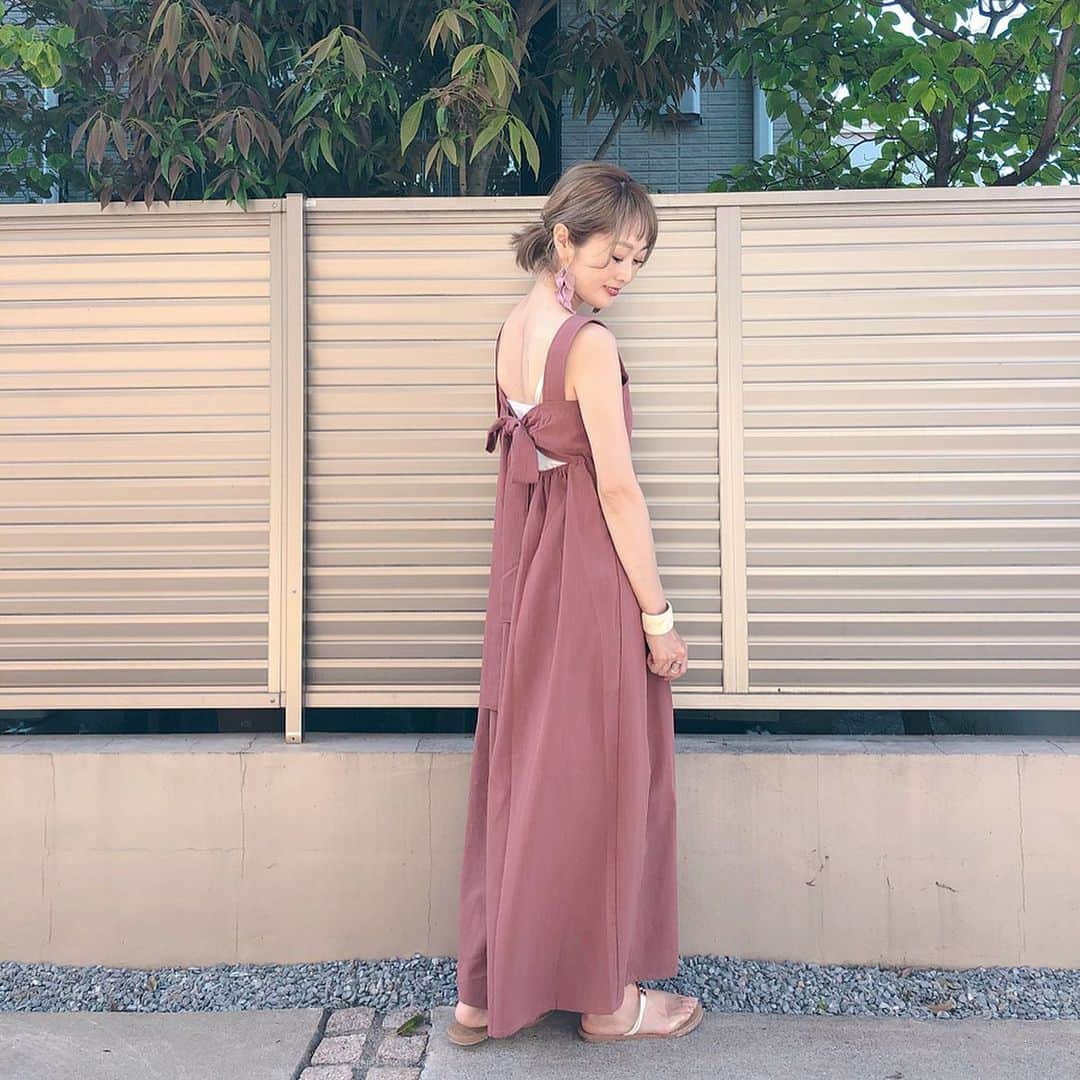 Kikuno Sayumiさんのインスタグラム写真 - (Kikuno SayumiInstagram)「〻back ribbon onepiece〻 ・ ・ ・ @titivatejp #バックリボンエプロンワンピース ・ これほんと可愛い♡♡今めっちゃ安くなってて¥1690になってて衝撃❕ ・ 来週は再び暑くなるみたい🌞 嬉しい✨ ・ ・ ・ onepiece▶ @titivatejp pierce▶ @matildarose_official ・ ・ ・ #ファッション#コーデ#fashion#ママ#ママコーデ#プチプラコーデ#大人カジュアル#ヘアアレンジ#大人可愛い#ジユジョ#옷스타그램#シンプルコーデ#158cmコーデ #mamagirl#ママリ#ママリファッション#locari#lucrajp#titivate #ティティベイト #titivatestyle」5月22日 13時31分 - sayumikikuno