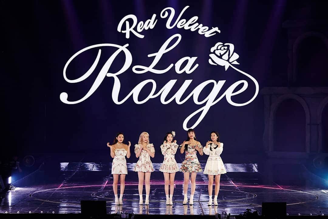 Red Velvetさんのインスタグラム写真 - (Red VelvetInstagram)「🌹레드벨벳, 세 번째 단독 콘서트 ‘La Rouge’ 공연 화보집 7월 3일 출시! - 📍오늘부터 예약 판매 시작! - ❤‘La Rouge’의 생생한 공연 현장을 다시 한번 느껴보세요! - 🌹Red Velvet 3rd concert 'La Rouge' photobook to be relessed on 7/3! - 📍 Pre-orders available from today! - ❤Experience the liveliness of 'La Rouge' once again! - #RedVelvet #레드벨벳 #LaRouge」5月22日 13時36分 - redvelvet.smtown