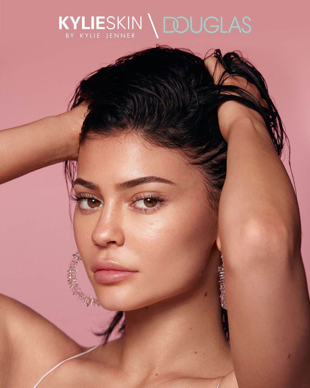 Kylie Cosmeticsさんのインスタグラム写真 - (Kylie CosmeticsInstagram)「@kylieskin is available now in Europe at @douglas_cosmetics! Shop online now! #KylieXDouglas」5月22日 14時05分 - kyliecosmetics