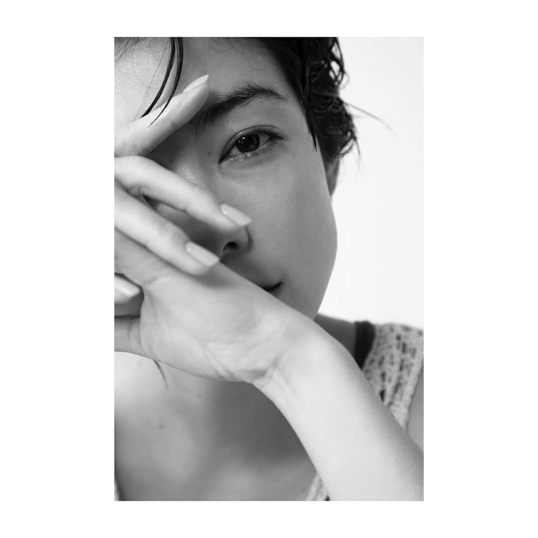 二階堂ふみさんのインスタグラム写真 - (二階堂ふみInstagram)「ELLE Online連載 "FOCUS ON"  第二回目、そして記念する最初のゲストは森星さん @hikari  星ちゃんの紡ぐ言葉の優しさと美しさに、感銘を受けました。 ここ数年での変化や、取り組み、愛するもの、感動するもの。 ポジティブで前向きになれるセッション、対談となっております。 ぜひ読んで頂けたら嬉しいです💫  星ちゃん、ありがとう🌱！ @hikari  @ellejapan」5月22日 14時02分 - fumi_nikaido