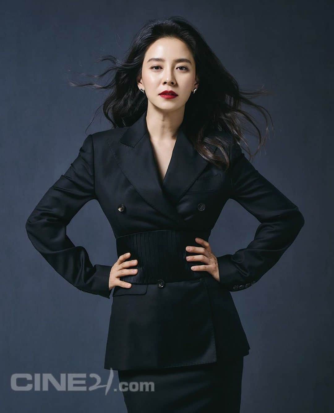 ソン・ジヒョのインスタグラム：「#SongJiHyo - Cine21 Magazine 💕」