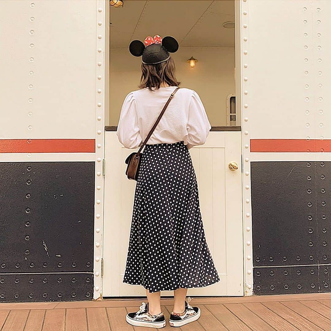 前田亜美のインスタグラム：「. . 去年の5月か6月のしゃしん。. このくらいのラフな格好でディズニー行きたい🌱1番身軽で写真も撮りやすい今が1番いい季節なんだよね🌷🌷🌷. . . 早くディズニー行けるよーになったらいいね（*＾＾*)！ #ディズニー #Disney」