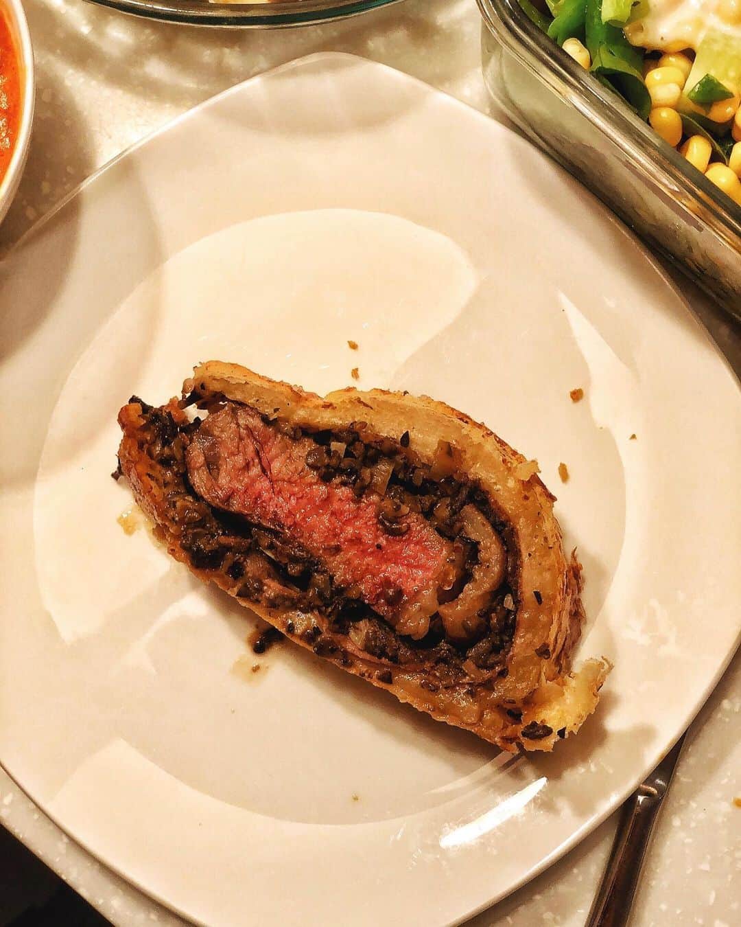 FATKINGさんのインスタグラム写真 - (FATKINGInstagram)「™️ “Happy birthday mom #519”  Surprising my 母后 with a homemade 「 Spicy #BeefWellington (#ChefKing remix) 」 // added some Chinese chili (辣椒油多渣) and pepper oil (花椒油) while building my mushroom wall, and a thin layer of cheese between the Parma Ham and mushroom to create more richness to the flavor.  #第一次整威靈頓牛排 #估唔到落辣椒同花椒油真心可以 #生日快樂母后 #下年59加1整乜好」5月22日 14時15分 - fatking