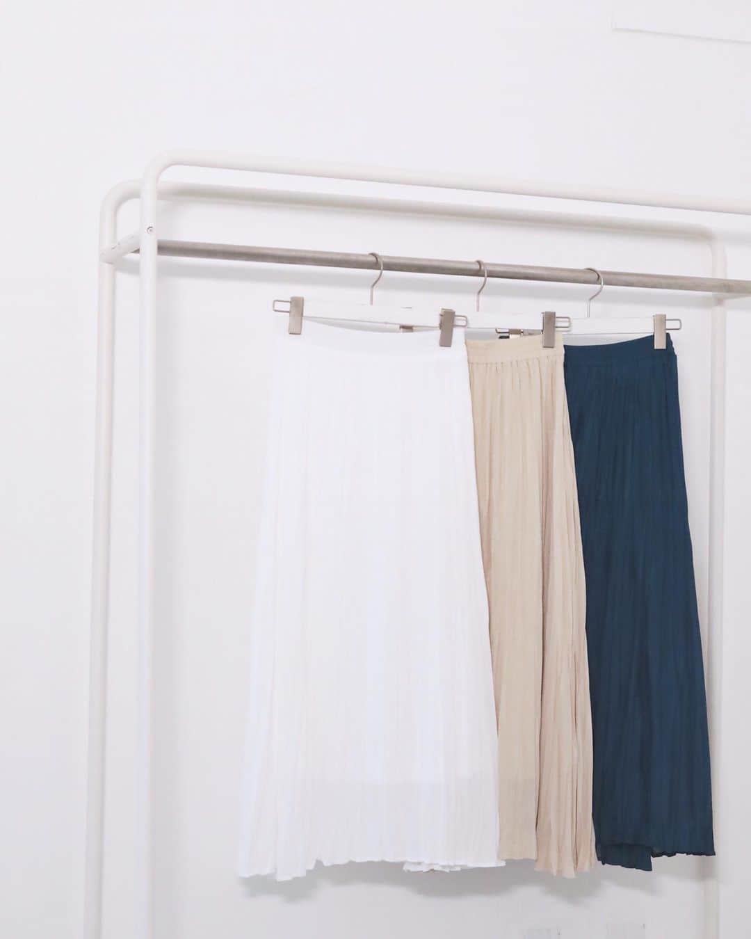アヴァンリリィのインスタグラム：「RECOMMEND ITEM ㅤㅤㅤㅤㅤㅤㅤㅤㅤㅤㅤㅤㅤ SHEL'TTER WEBSTOREにて発売中🚚 ㅤㅤㅤㅤㅤㅤㅤㅤㅤㅤㅤㅤㅤ ：SKIRT ワッシャーギャザースカート Price.¥6,990+tax No.180DS131-2030 ㅤㅤㅤㅤㅤㅤㅤㅤㅤㅤㅤㅤㅤ ㅤㅤㅤㅤㅤㅤㅤㅤㅤㅤㅤㅤㅤ 画像をタップで商品詳細をご覧いただけます🔍 _______________________________________________________ #AVANLILY #アヴァンリリィ」