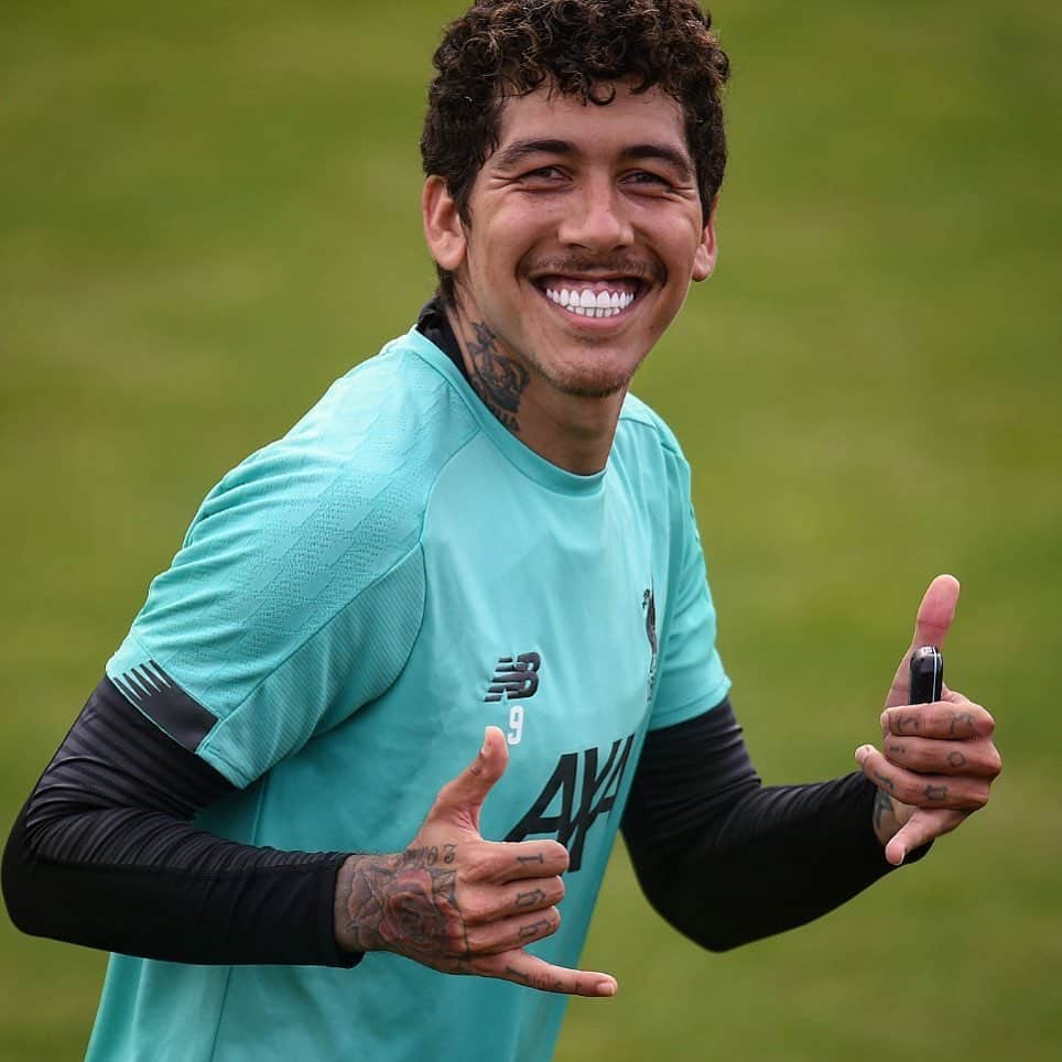 リヴァプールFCさんのインスタグラム写真 - (リヴァプールFCInstagram)「😁🥰 So good to see Bobby back at it 🤙 #LFC #LiverpoolFC #Liverpool #Melwood #Firmino #Training #StaySafe」5月22日 14時20分 - liverpoolfc