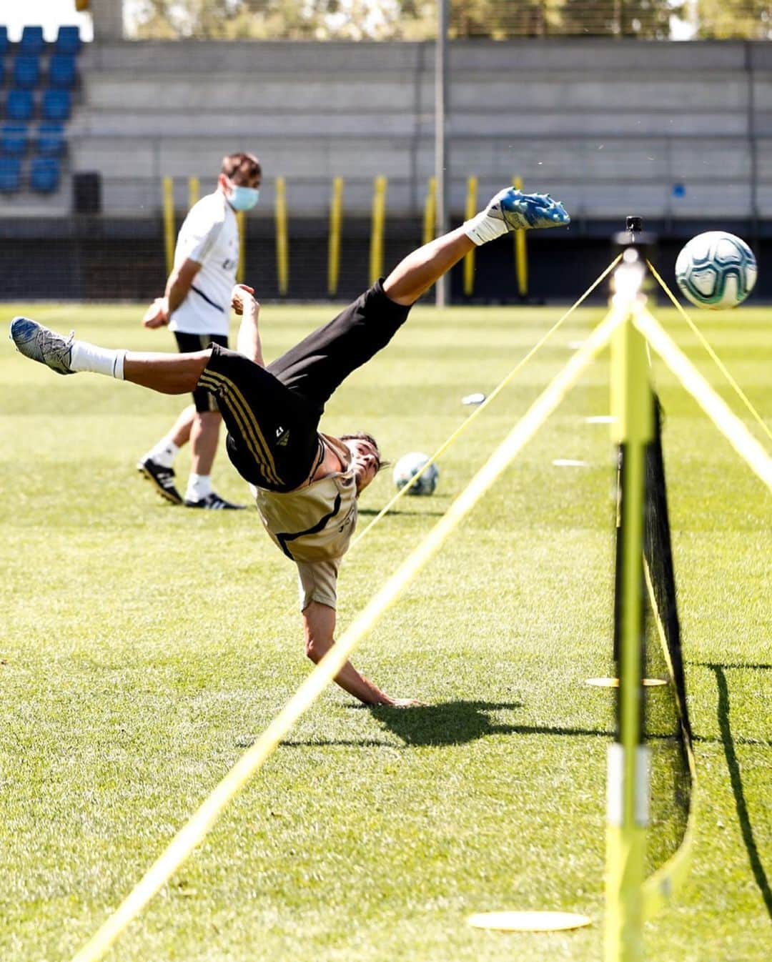 レアル・マドリードさんのインスタグラム写真 - (レアル・マドリードInstagram)「🚲 Your favourite #RMCity bicycle kick? ¿Tu chilena favorita? - 💥 @LucasVazquez91 🔥 @Marcelotwelve ✂️ @SergioRamos 😱 @JamesRodriguez10 #HalaMadrid」5月22日 14時48分 - realmadrid