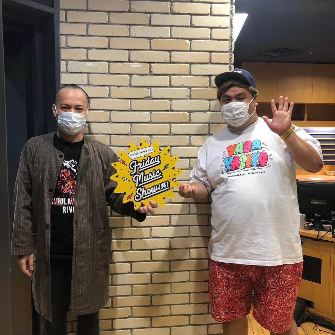 池田真一のインスタグラム：「本日15時半頃から シャンプーハットこいでさんののFriday Music Show（笑）に出演させて頂きます！ 今回も僕の大好きな曲をこいでさんにプレゼンさせて頂きます！ 果たしてこいでさんの心に響くのか！ 番組ブログもチェックしてくださいね！#こいフラ #FM大阪」