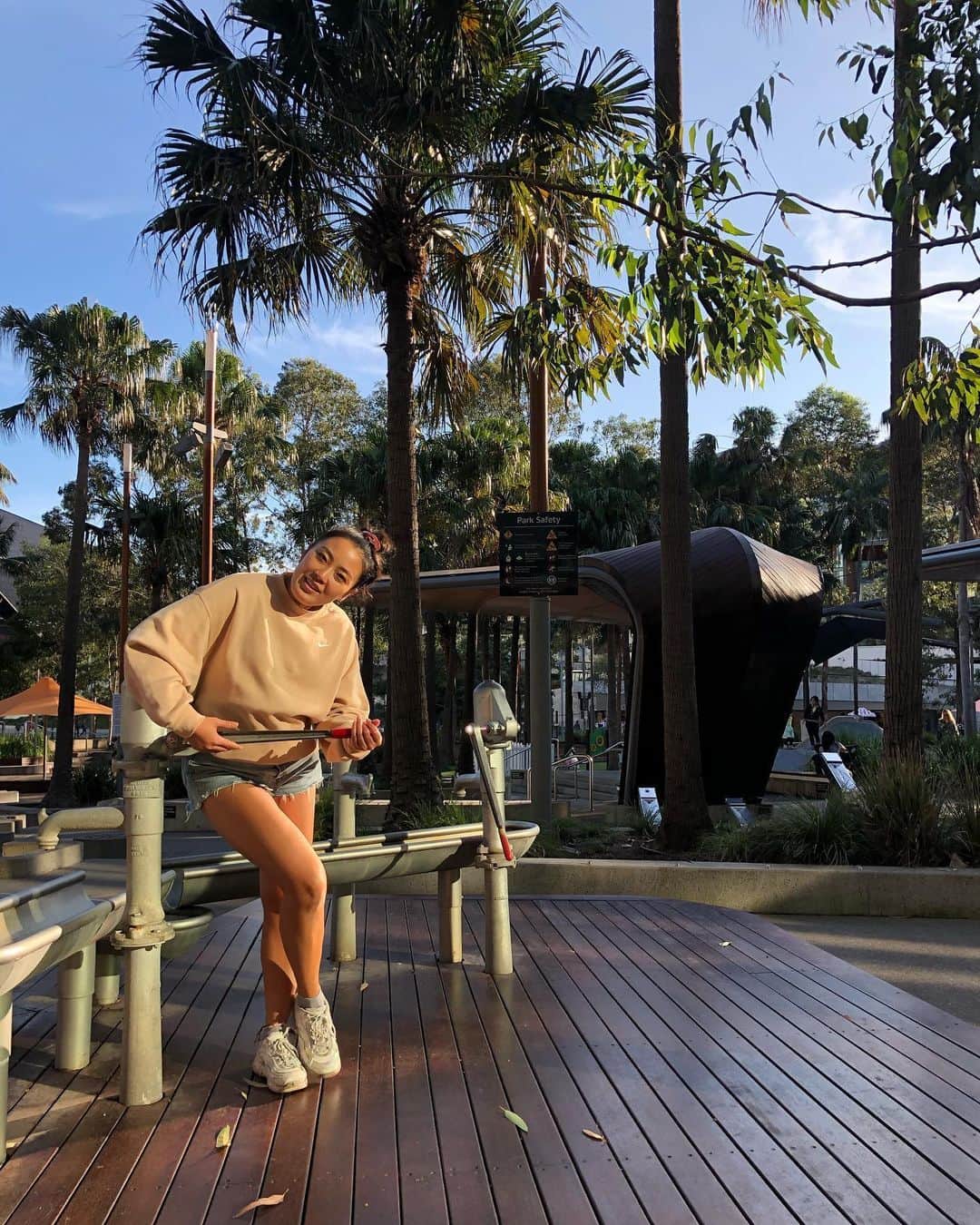 小野美公さんのインスタグラム写真 - (小野美公Instagram)「何を歌ってるでしょ〜か？🎤 #写真で一言ってやつ😳 #答えはありません #いつの日かの快晴 #最近天気悪すぎ #シドニー #オーストラリア #Sydney  #Australia」5月22日 15時18分 - mikuhead