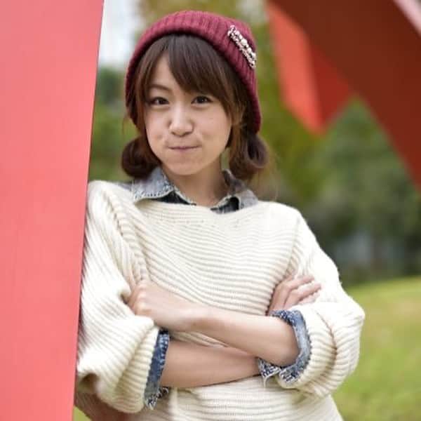 のインスタグラム：「6年前。撮影会のおかげで若い格好も出来てた31歳😜くるっとしただけやけど気に入ってた髪型♪ ニットもシンプルに見えて形非対称で同じのまた買えないかと探したくらい気に入ってた。 #田中いちえ#2014#お気に入りの服#若作り」