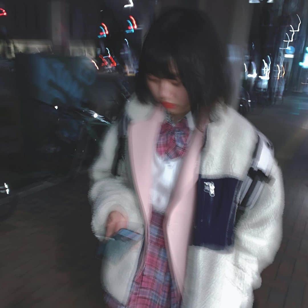 赤瀬結衣さんのインスタグラム写真 - (赤瀬結衣Instagram)「. 早く外出たい〜😞」5月22日 15時59分 - __5xlln