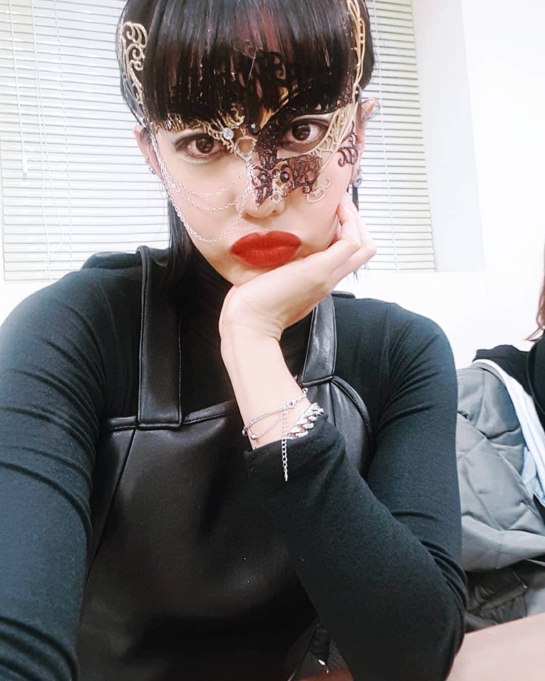 エナ さんのインスタグラム写真 - (エナ Instagram)「오랜만에 아우라 ~~ 💜 더보이즈분들 무대에서서 영광입니당🙏 @mihawkback 연출  짱짱맨👍 #로드투킹덤 #더보이즈 #theboys #reveal #dancer #aura」5月23日 1時41分 - eunkyung.shin