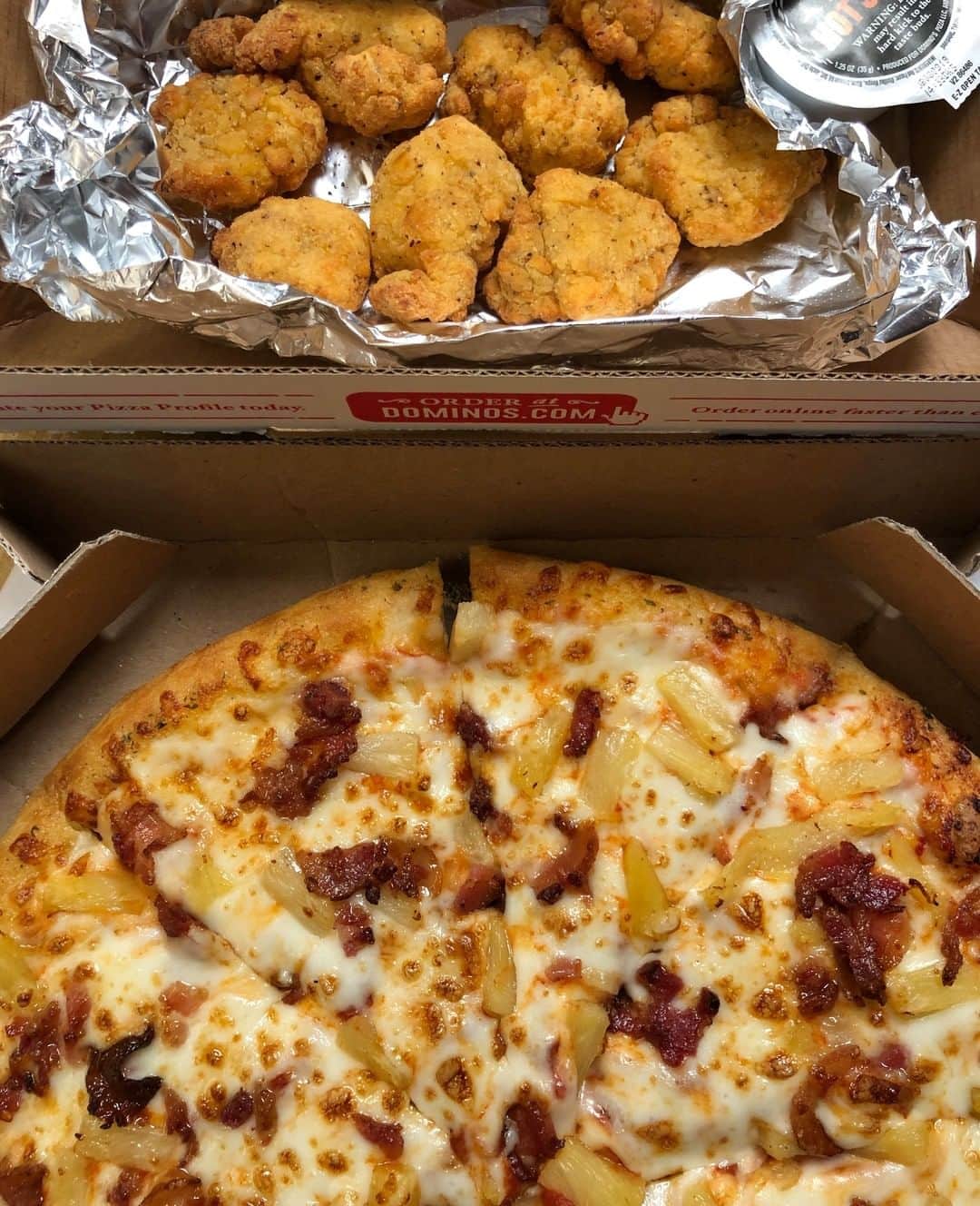 Domino's Pizzaさんのインスタグラム写真 - (Domino's PizzaInstagram)「Boneless Chicken? 😊 Pineapple-bacon pizza? 😄 Getting more for your 💵 when you Mix & Match for $5.99 each? 🤯」5月23日 2時00分 - dominos