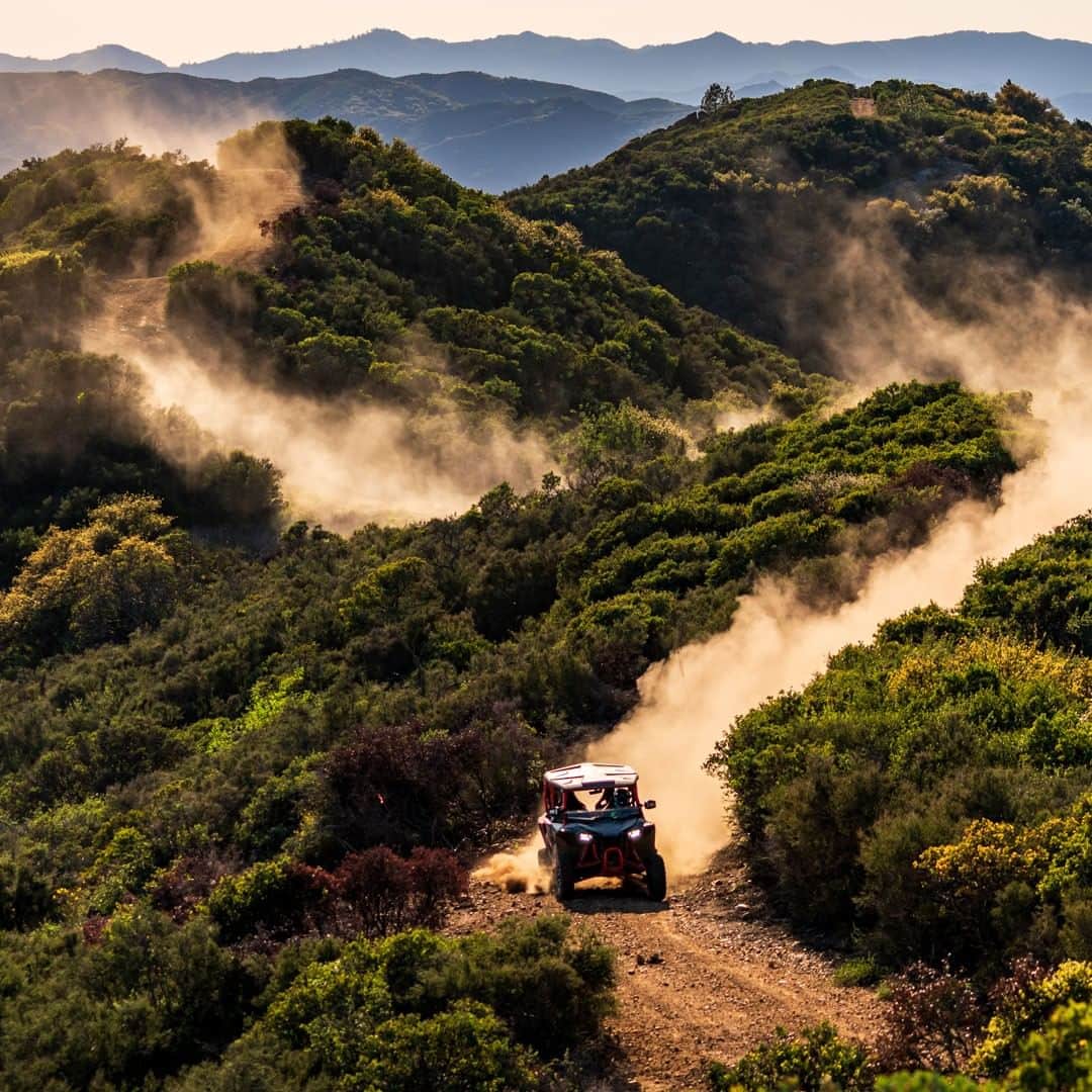 のインスタグラム：「Take the road less traveled. 📸 Tristan Twisselman @tristantwisselman #SXS #HondaTalon」