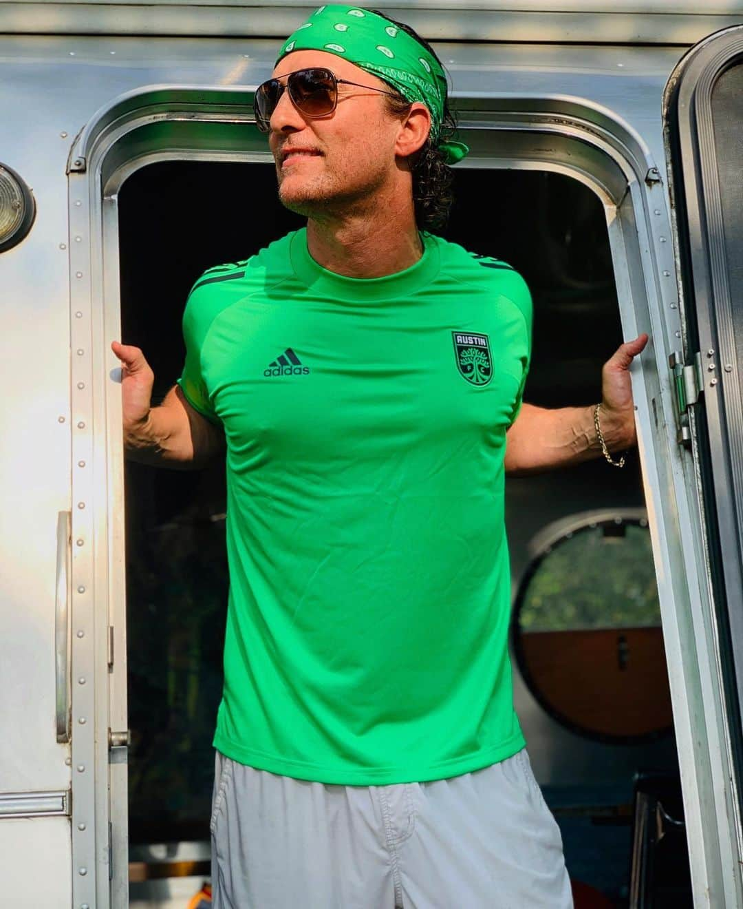 マシュー・マコノヒーさんのインスタグラム写真 - (マシュー・マコノヒーInstagram)「only @austinfc #verde for me on #flykitfriday」5月23日 2時17分 - officiallymcconaughey