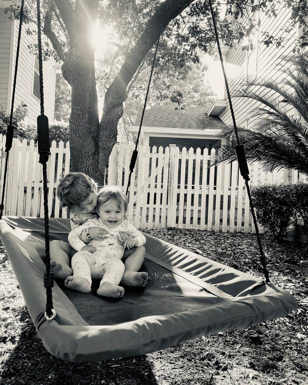 ライアン・ロクテさんのインスタグラム写真 - (ライアン・ロクテInstagram)「My heart melts with these two. My pride and joys. @caidenandlivlochte love you lil nuggets #daddysgirl #daddysboy」5月23日 2時20分 - ryanlochte